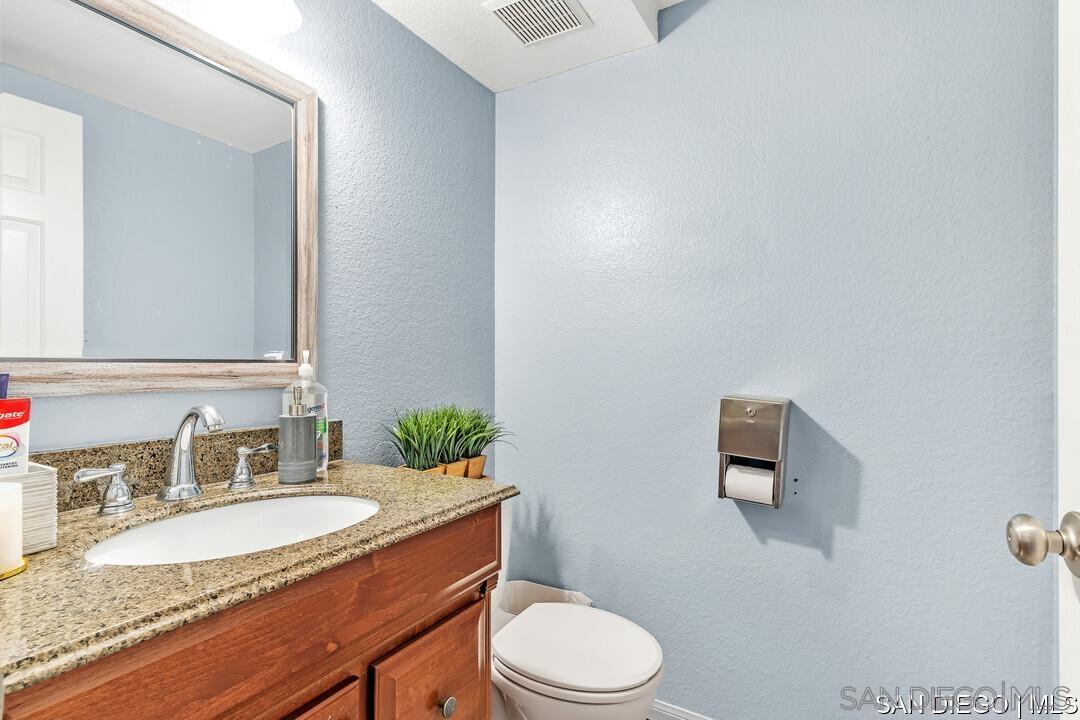 Detail Gallery Image 16 of 41 For 1507  Phillips St, Vista,  CA 92083 - 5 Beds | 2/1 Baths