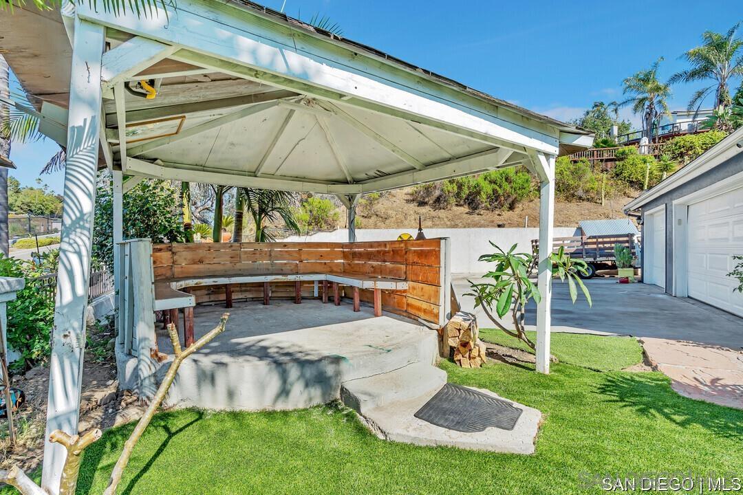 Detail Gallery Image 5 of 41 For 1507  Phillips St, Vista,  CA 92083 - 5 Beds | 2/1 Baths