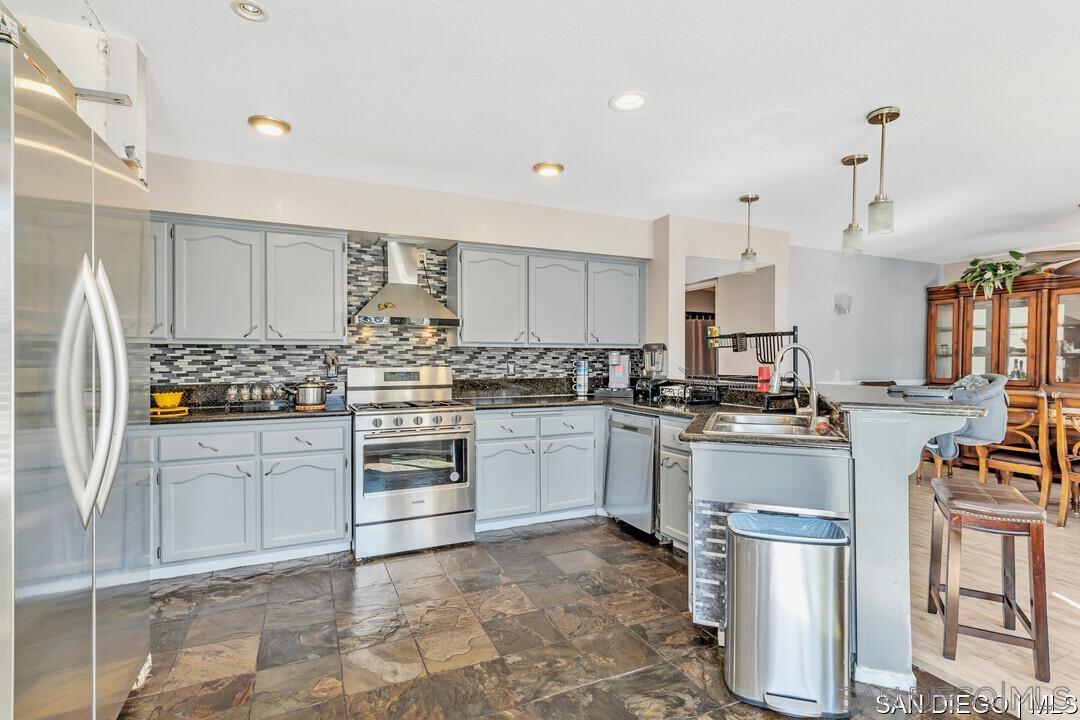 Detail Gallery Image 10 of 41 For 1507  Phillips St, Vista,  CA 92083 - 5 Beds | 2/1 Baths