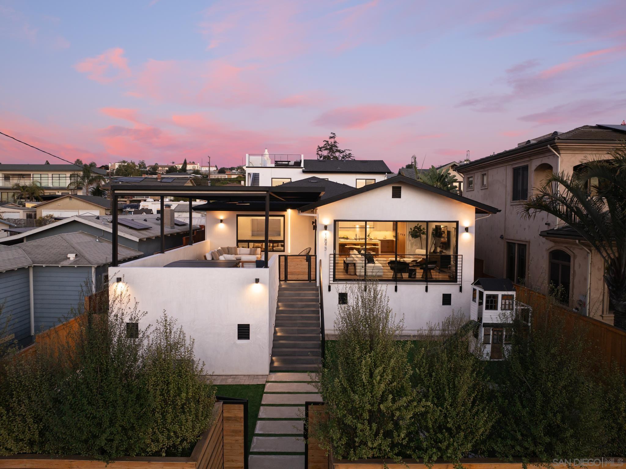 Detail Gallery Image 2 of 53 For Frankfort St, San Diego,  CA 92110 - 3 Beds | 2/1 Baths