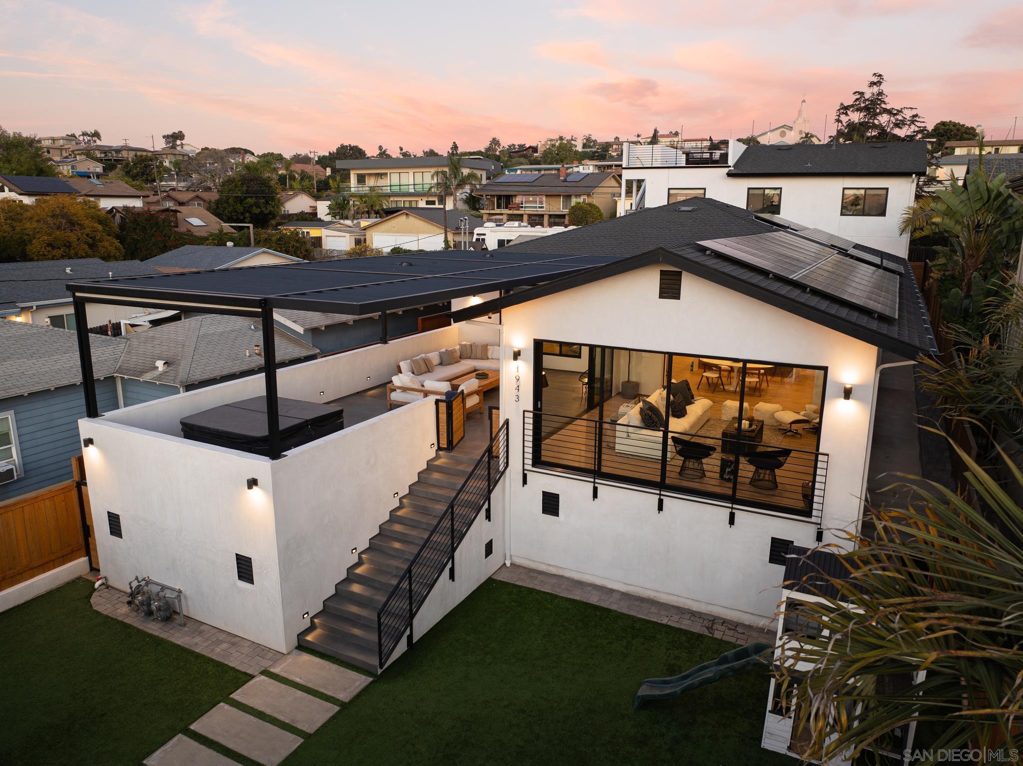 Detail Gallery Image 3 of 53 For Frankfort St, San Diego,  CA 92110 - 3 Beds | 2/1 Baths