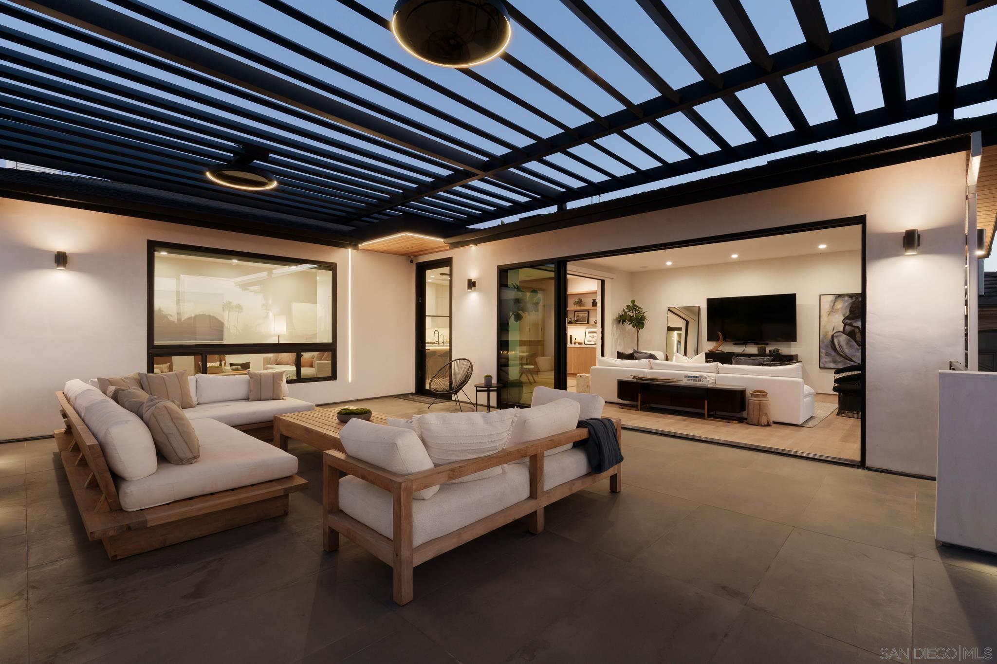 Detail Gallery Image 7 of 53 For Frankfort St, San Diego,  CA 92110 - 3 Beds | 2/1 Baths