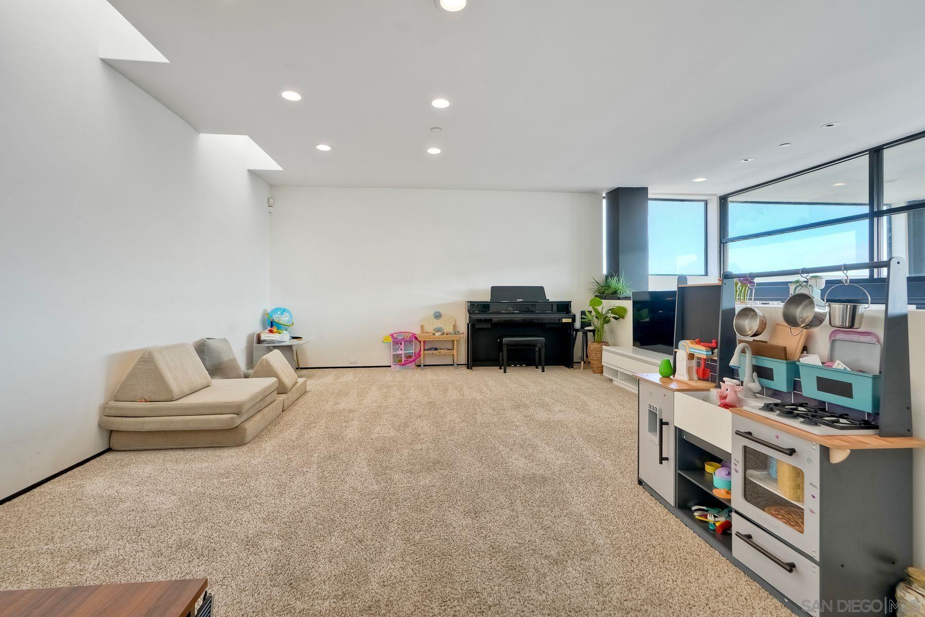 Detail Gallery Image 26 of 41 For 12911  via Grimaldi, Del Mar,  CA 92014 - 3 Beds | 3/1 Baths