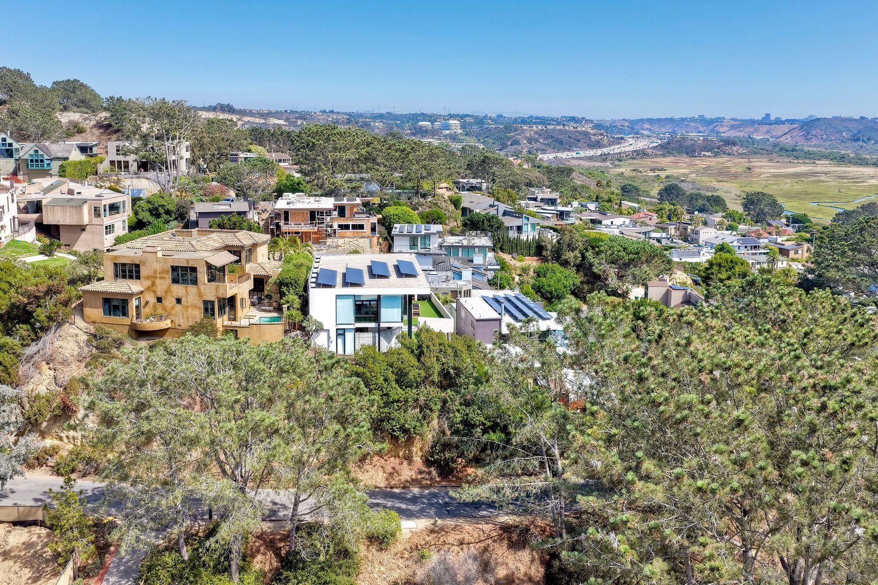 Detail Gallery Image 36 of 41 For 12911  via Grimaldi, Del Mar,  CA 92014 - 3 Beds | 3/1 Baths