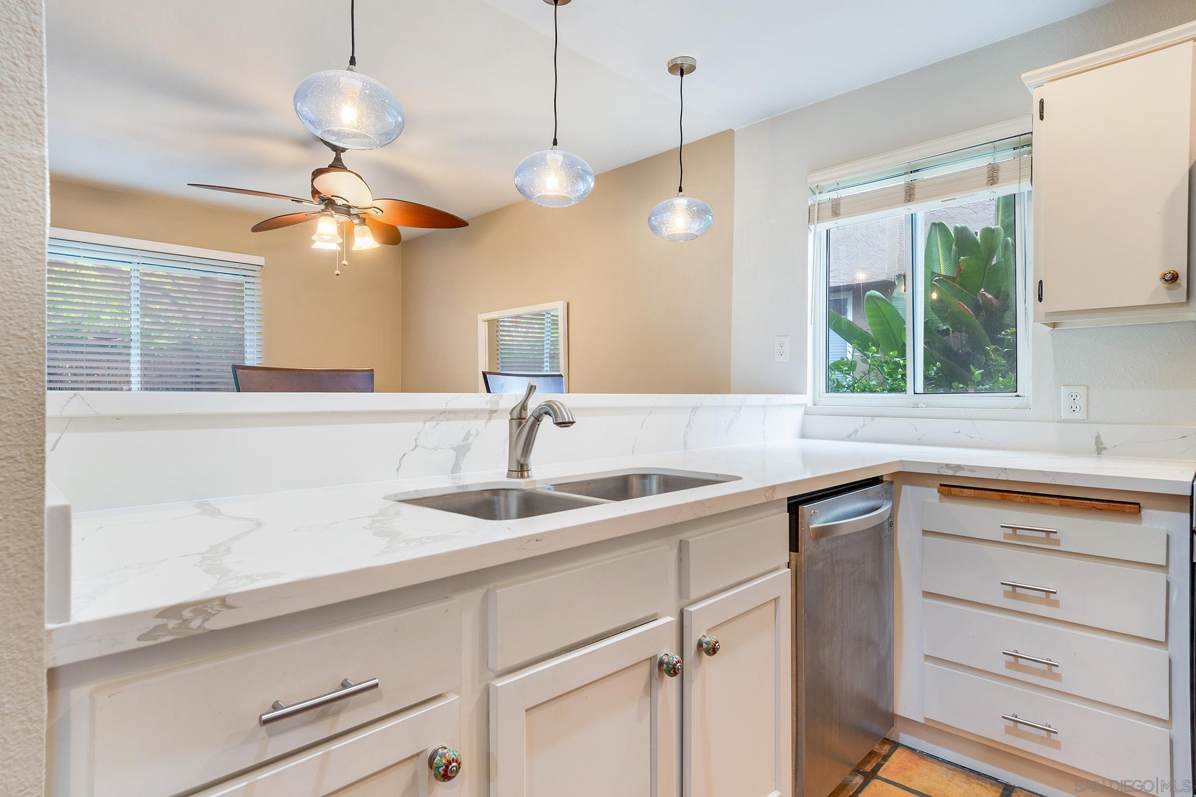 Detail Gallery Image 8 of 30 For 930  via Mil Cumbres  #141,  Solana Beach,  CA 92075 - 2 Beds | 2 Baths