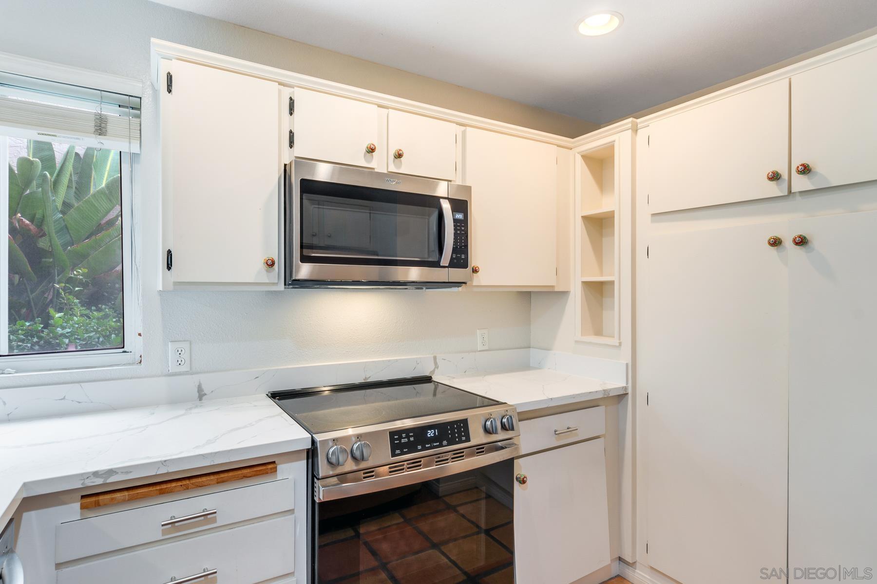 Detail Gallery Image 9 of 30 For 930  via Mil Cumbres  #141,  Solana Beach,  CA 92075 - 2 Beds | 2 Baths