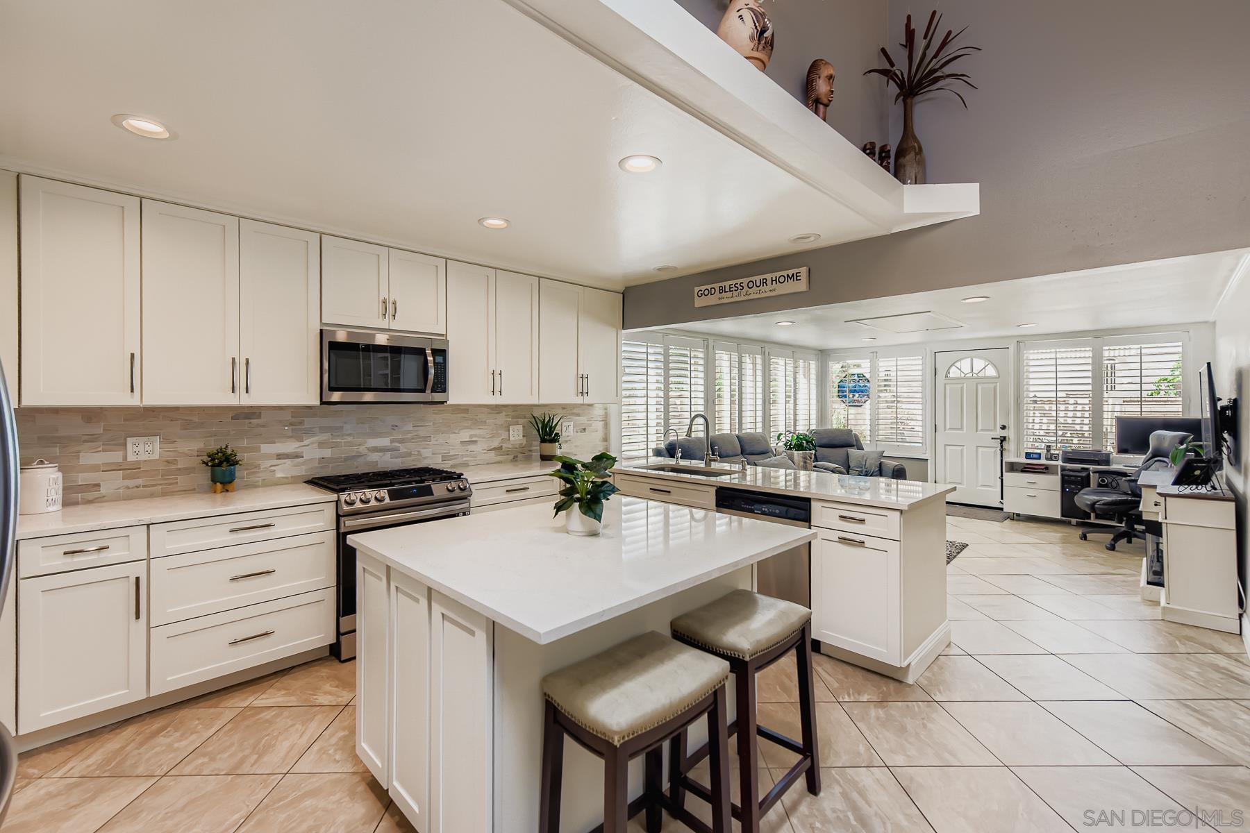 Detail Gallery Image 3 of 32 For 12450  Robison Blvd, Poway,  CA 92064 - 3 Beds | 2 Baths