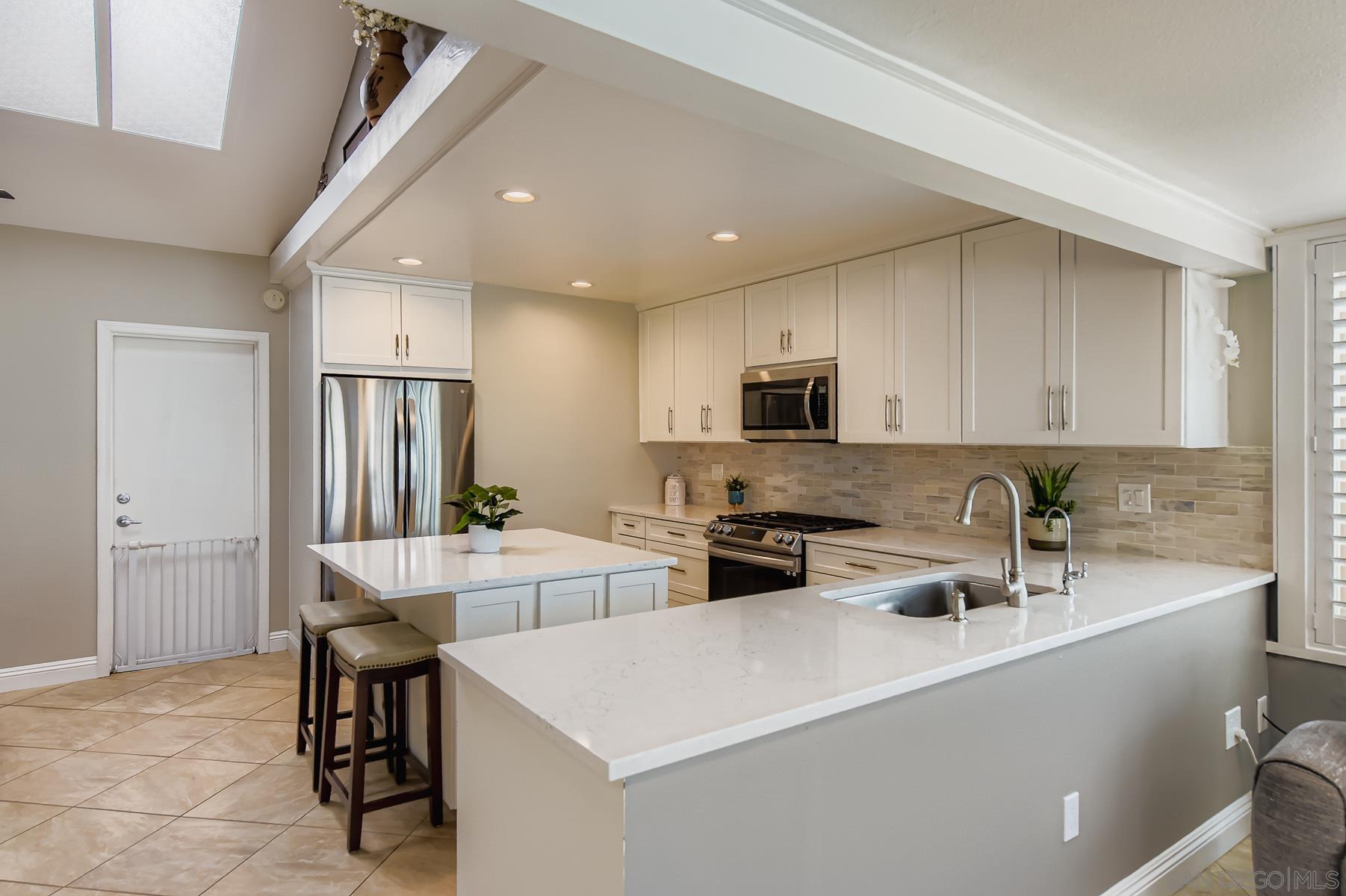Detail Gallery Image 5 of 32 For 12450  Robison Blvd, Poway,  CA 92064 - 3 Beds | 2 Baths