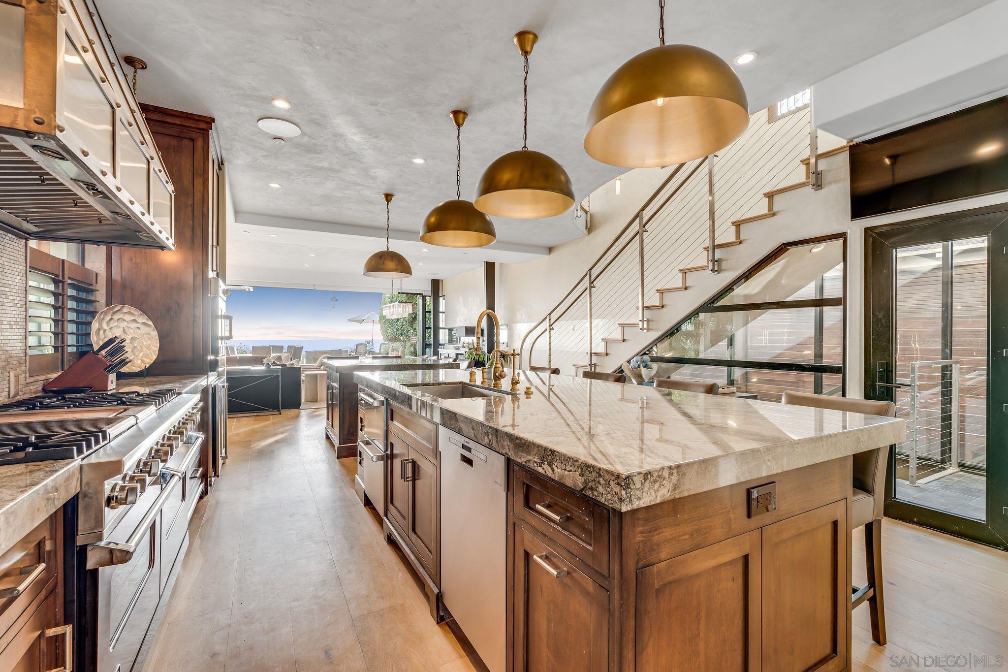 Detail Gallery Image 16 of 54 For 282  Neptune Avenue, Encinitas,  CA 92024 - 5 Beds | 5 Baths