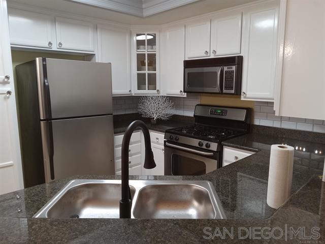 Detail Gallery Image 5 of 19 For 12530  Carmel Creek Rd  135, San Diego,  CA 92130 - 2 Beds | 2 Baths