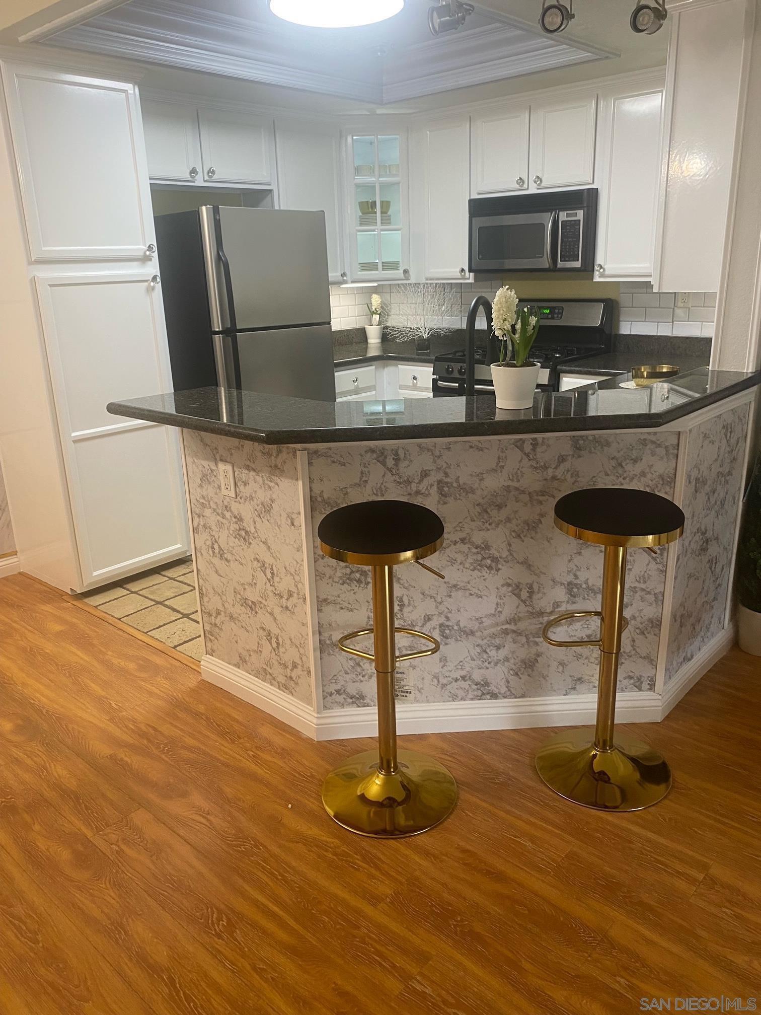 Detail Gallery Image 6 of 19 For 12530  Carmel Creek Rd  135, San Diego,  CA 92130 - 2 Beds | 2 Baths