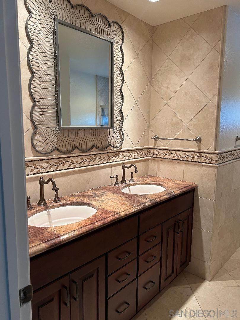 Detail Gallery Image 17 of 31 For 16521  Calle Pulido, San Diego,  CA 92128 - 5 Beds | 3 Baths