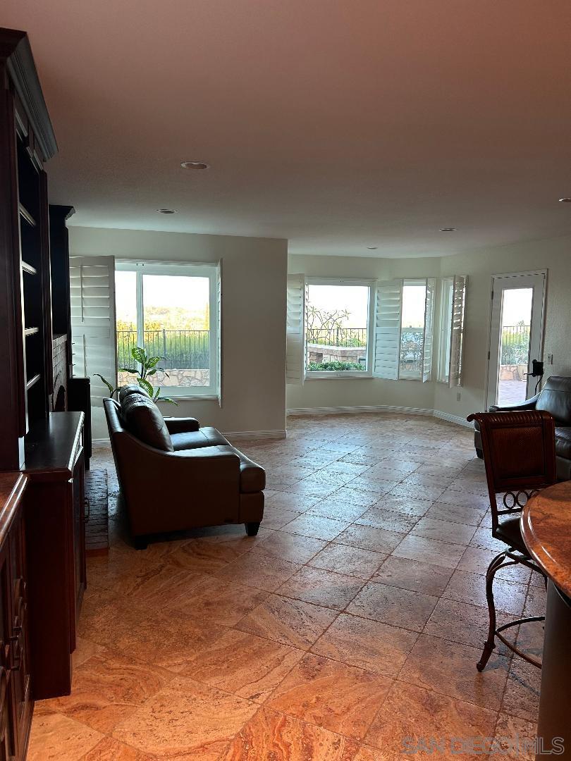 Detail Gallery Image 5 of 31 For 16521  Calle Pulido, San Diego,  CA 92128 - 5 Beds | 3 Baths