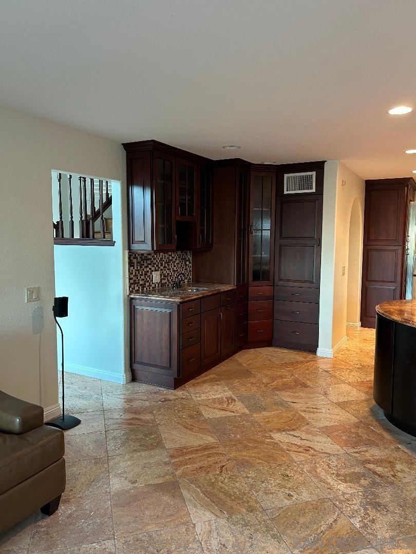 Detail Gallery Image 9 of 31 For 16521  Calle Pulido, San Diego,  CA 92128 - 5 Beds | 3 Baths