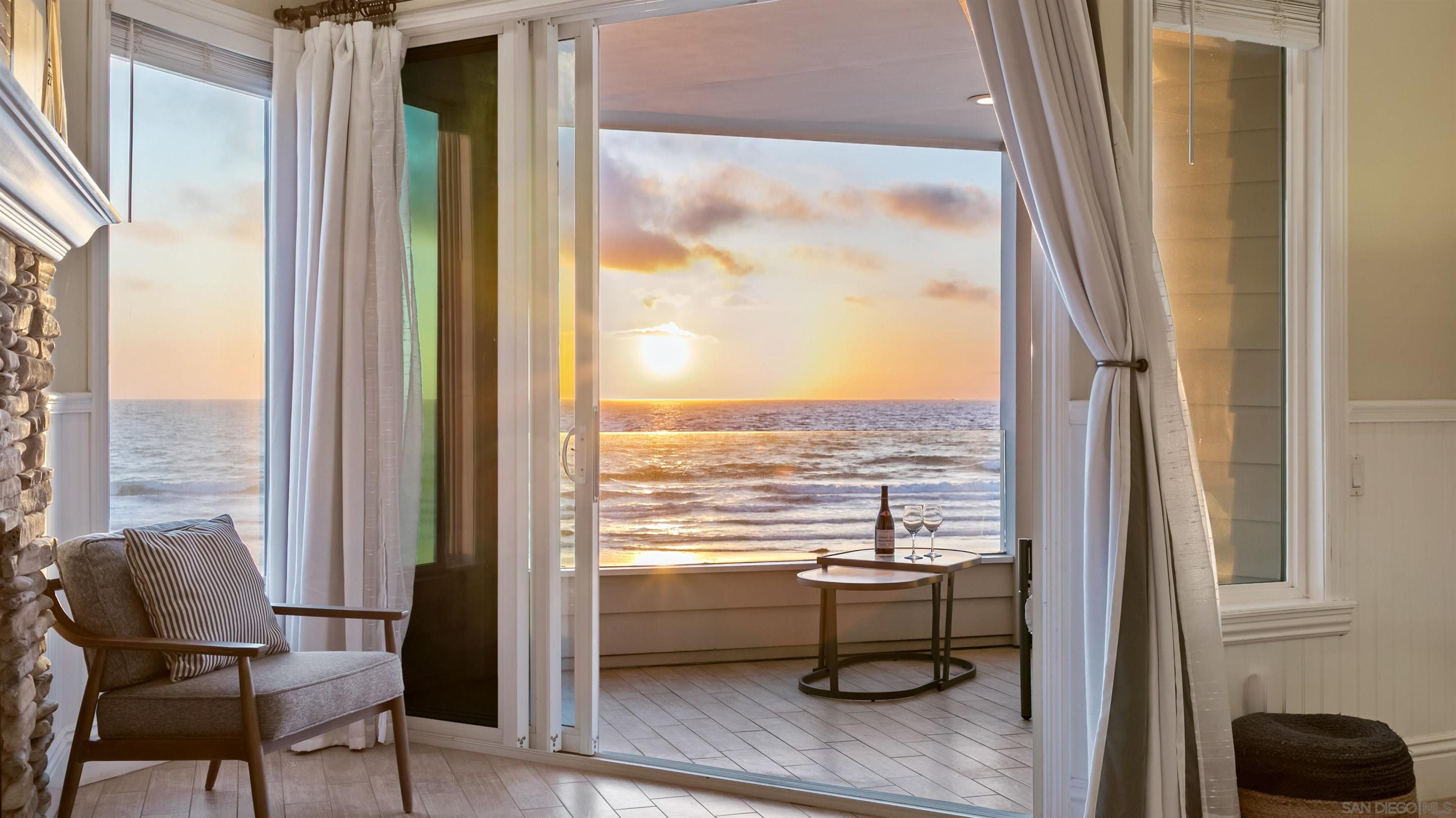 Detail Gallery Image 3 of 38 For 3285  Ocean Front Walk  3, San Diego,  CA 92109 - 2 Beds | 2 Baths