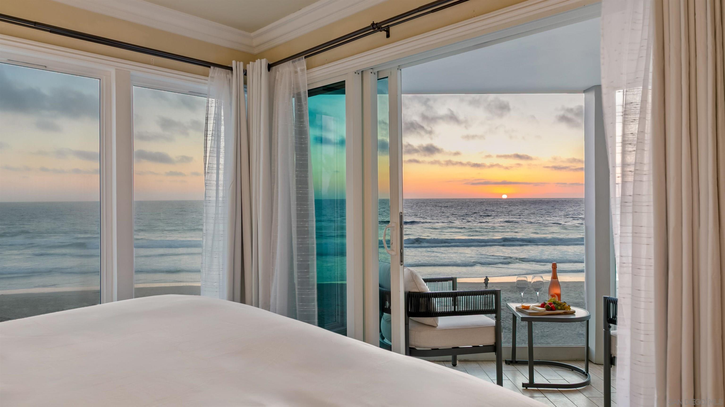 Detail Gallery Image 6 of 38 For 3285  Ocean Front Walk  3, San Diego,  CA 92109 - 2 Beds | 2 Baths