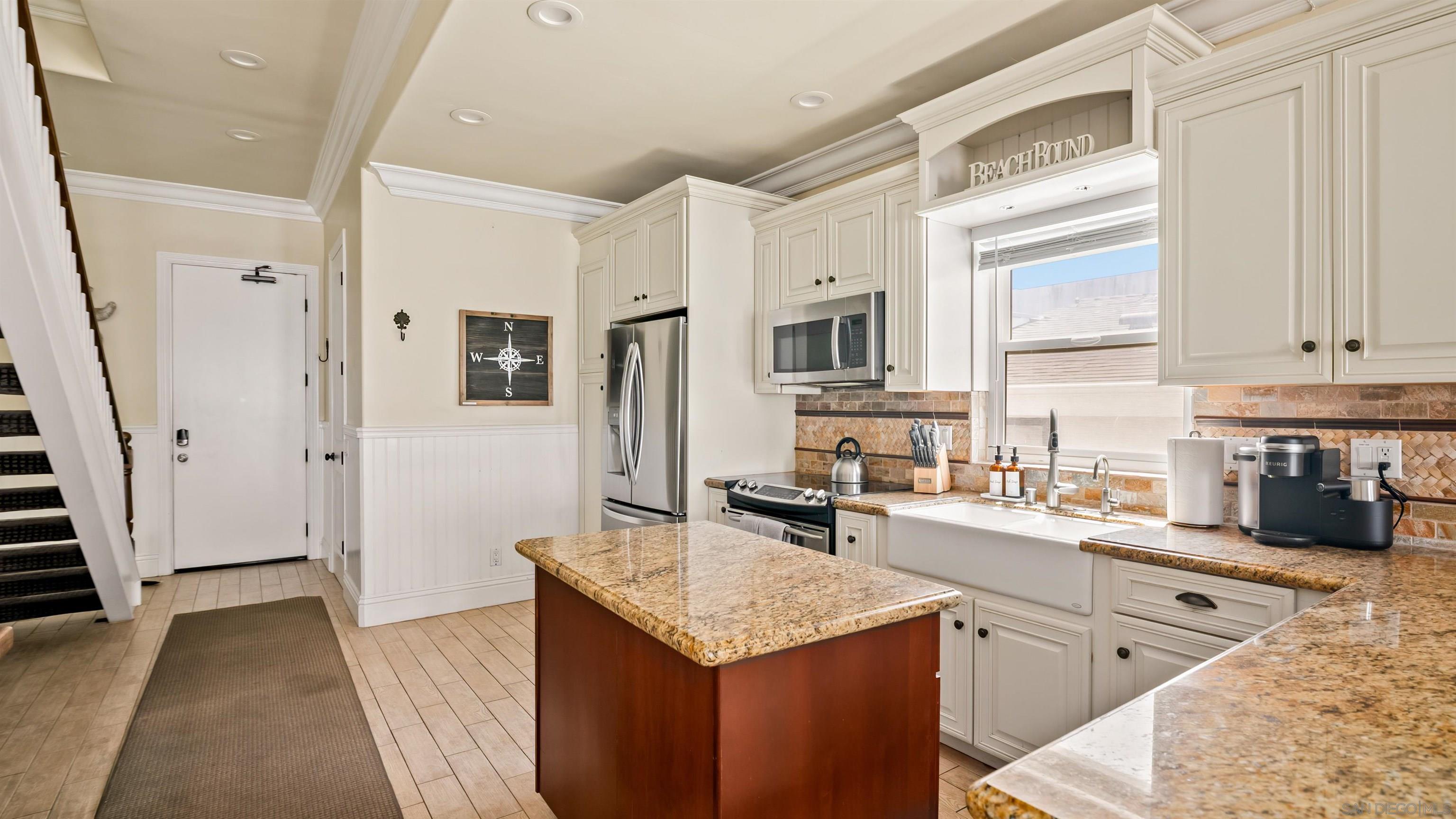 Detail Gallery Image 7 of 38 For 3285  Ocean Front Walk  3, San Diego,  CA 92109 - 2 Beds | 2 Baths