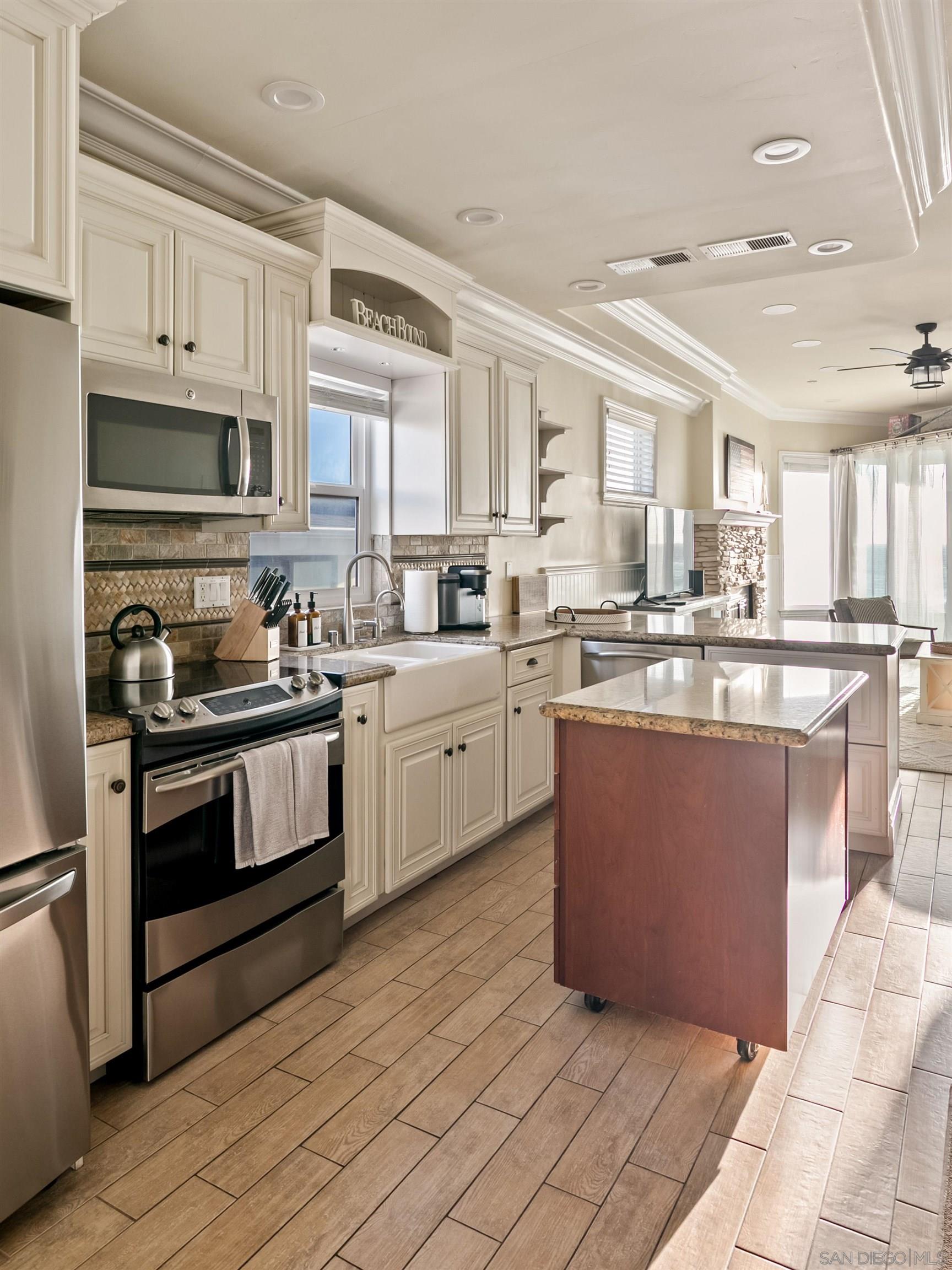 Detail Gallery Image 8 of 38 For 3285  Ocean Front Walk  3, San Diego,  CA 92109 - 2 Beds | 2 Baths