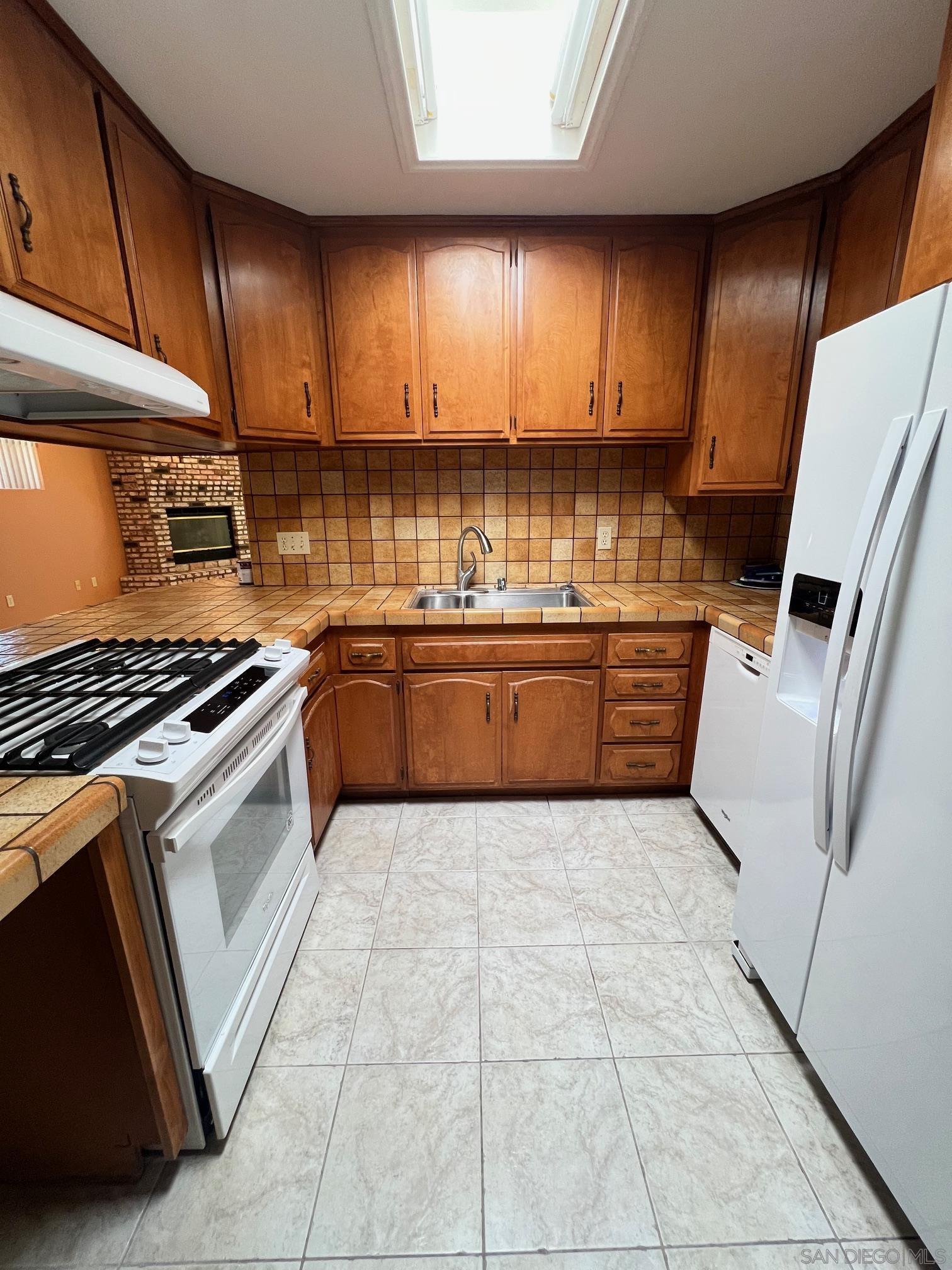 Detail Gallery Image 9 of 37 For 11787  La Colina Road, San Diego,  CA 92131 - 4 Beds | 2 Baths