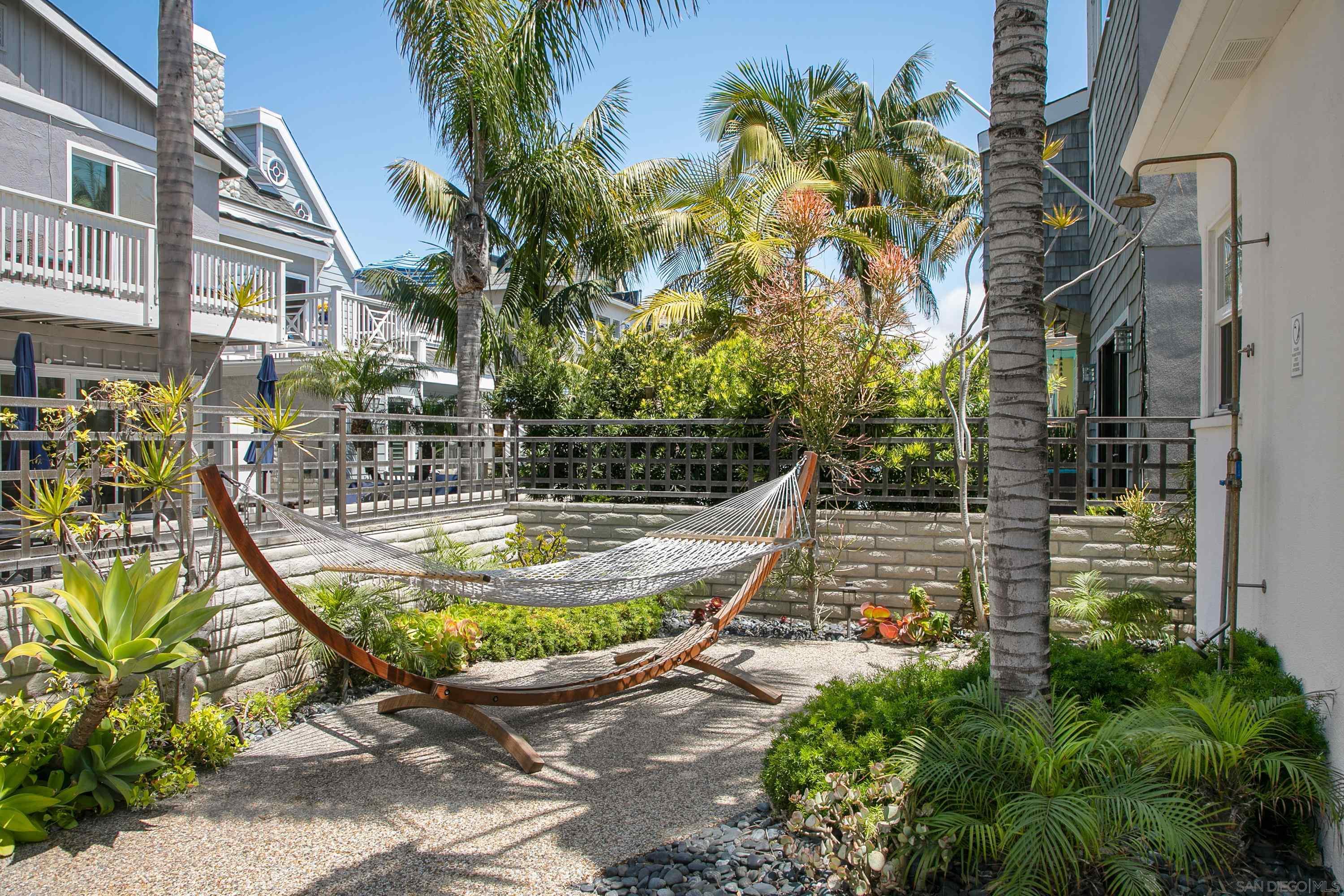 Detail Gallery Image 16 of 35 For 805  Brighton Court, San Diego,  CA 92109 - 3 Beds | 2 Baths