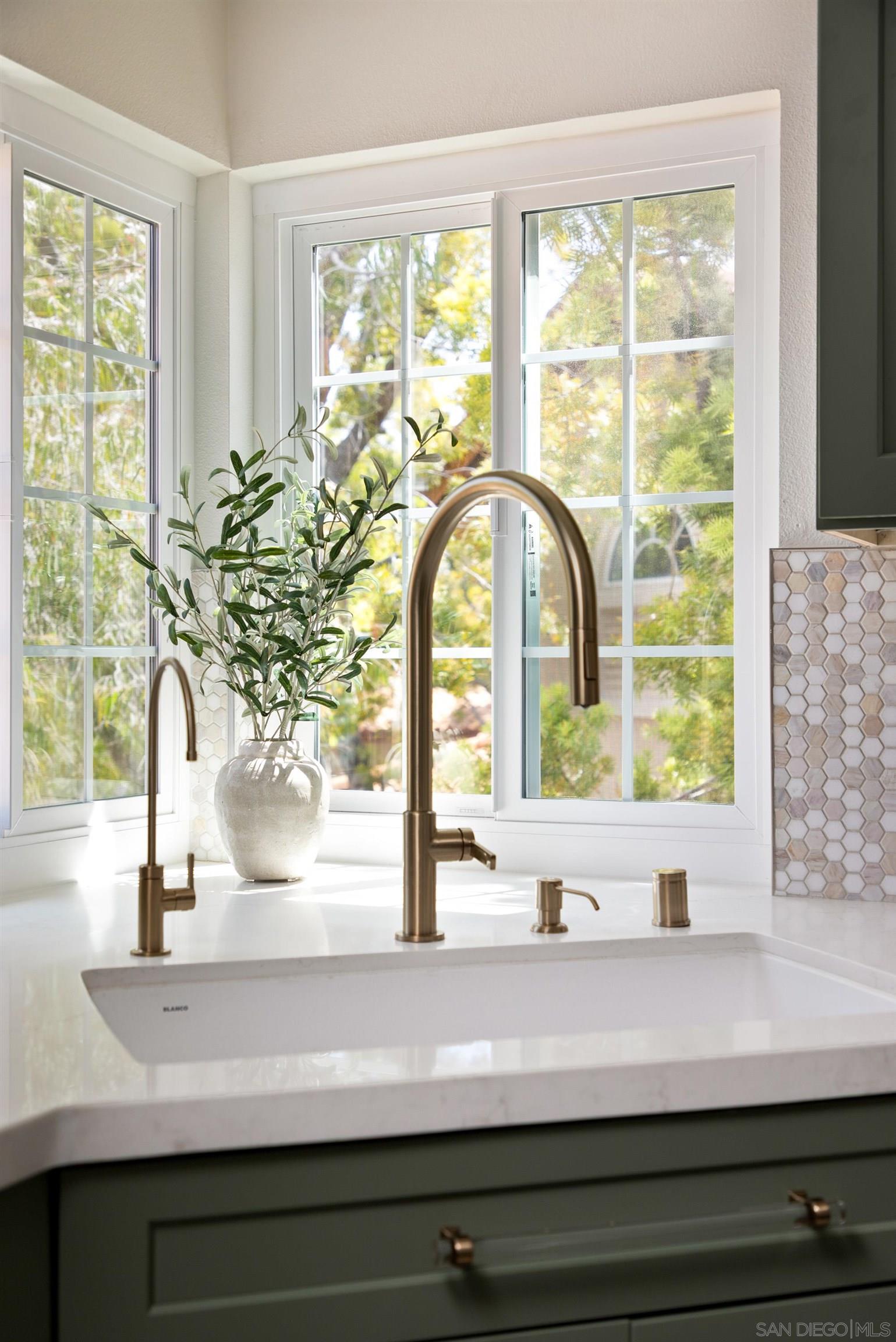 Detail Gallery Image 10 of 29 For 3854  Crestone Place, San Diego,  CA 92130 - 2 Beds | 2 Baths