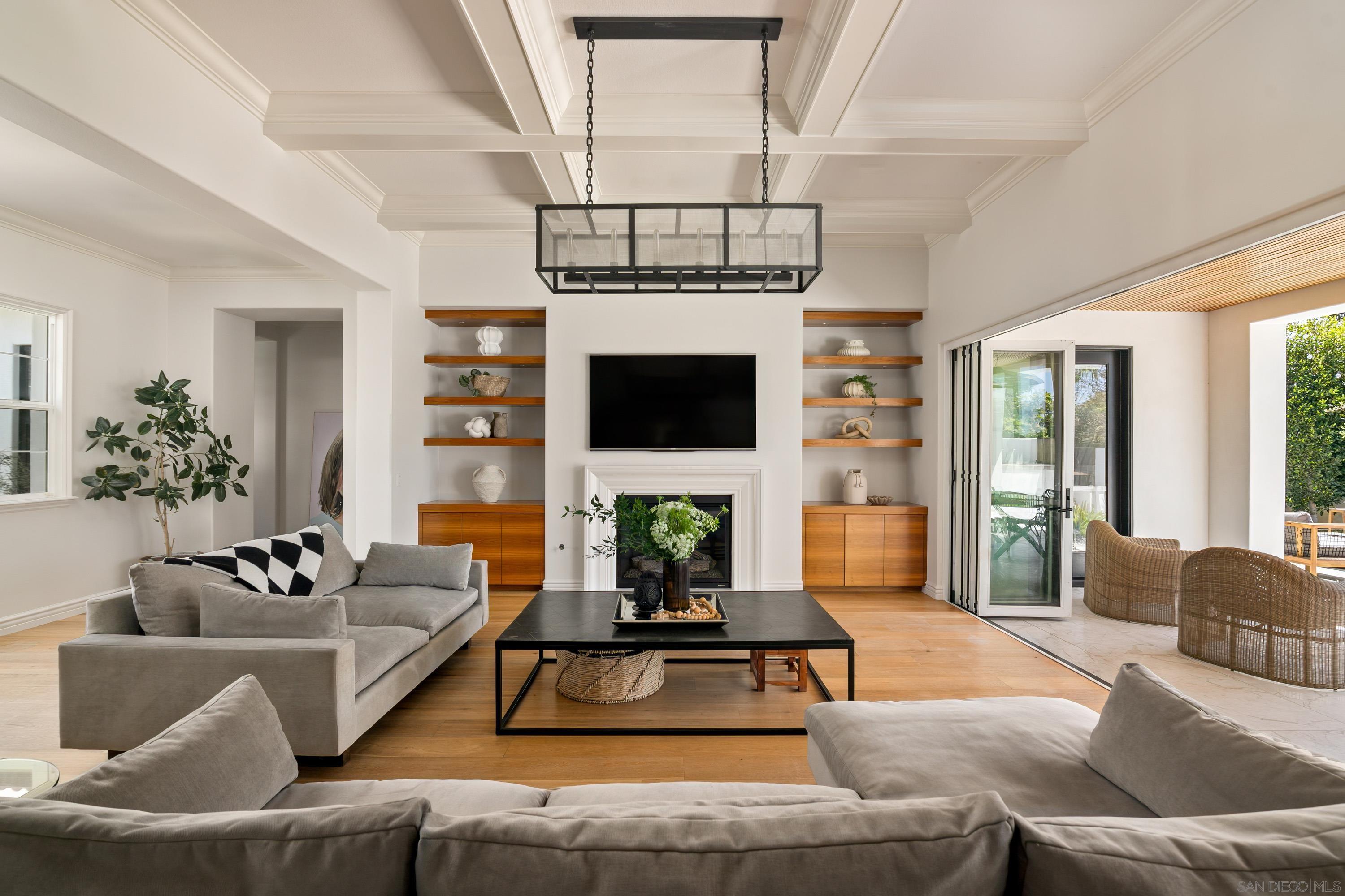 Detail Gallery Image 2 of 34 For 809  Sandy Court, Encinitas,  CA 92024 - 4 Beds | 3/1 Baths