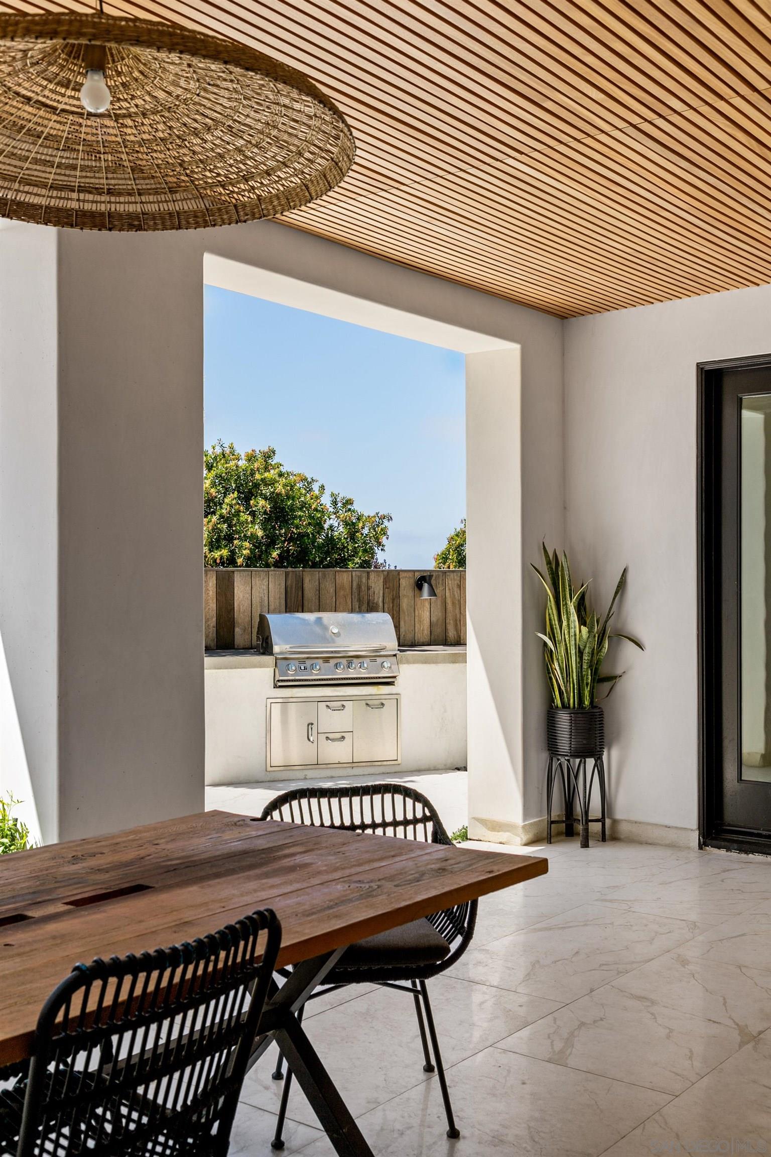 Detail Gallery Image 13 of 34 For 809  Sandy Court, Encinitas,  CA 92024 - 4 Beds | 3/1 Baths