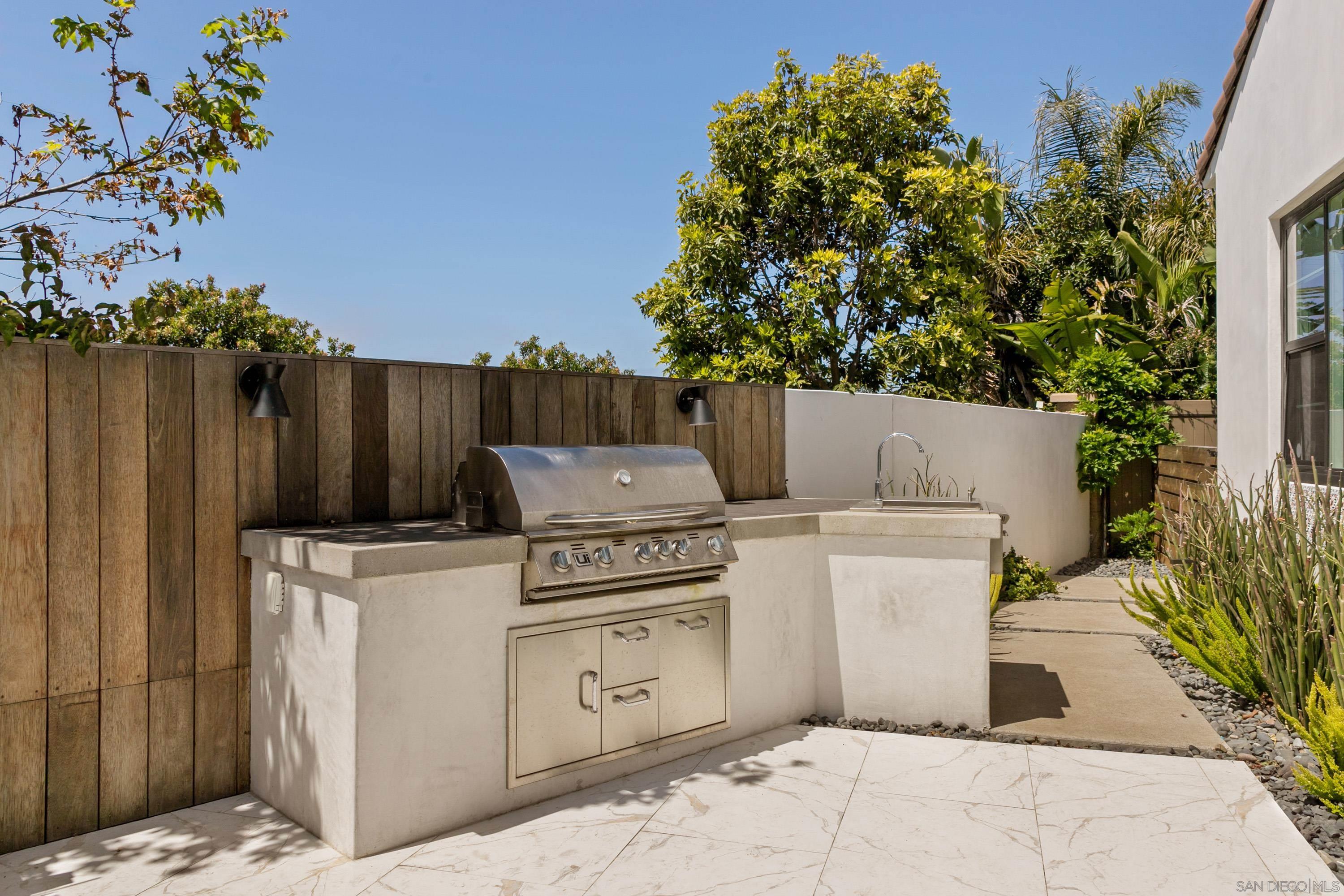 Detail Gallery Image 14 of 34 For 809  Sandy Court, Encinitas,  CA 92024 - 4 Beds | 3/1 Baths