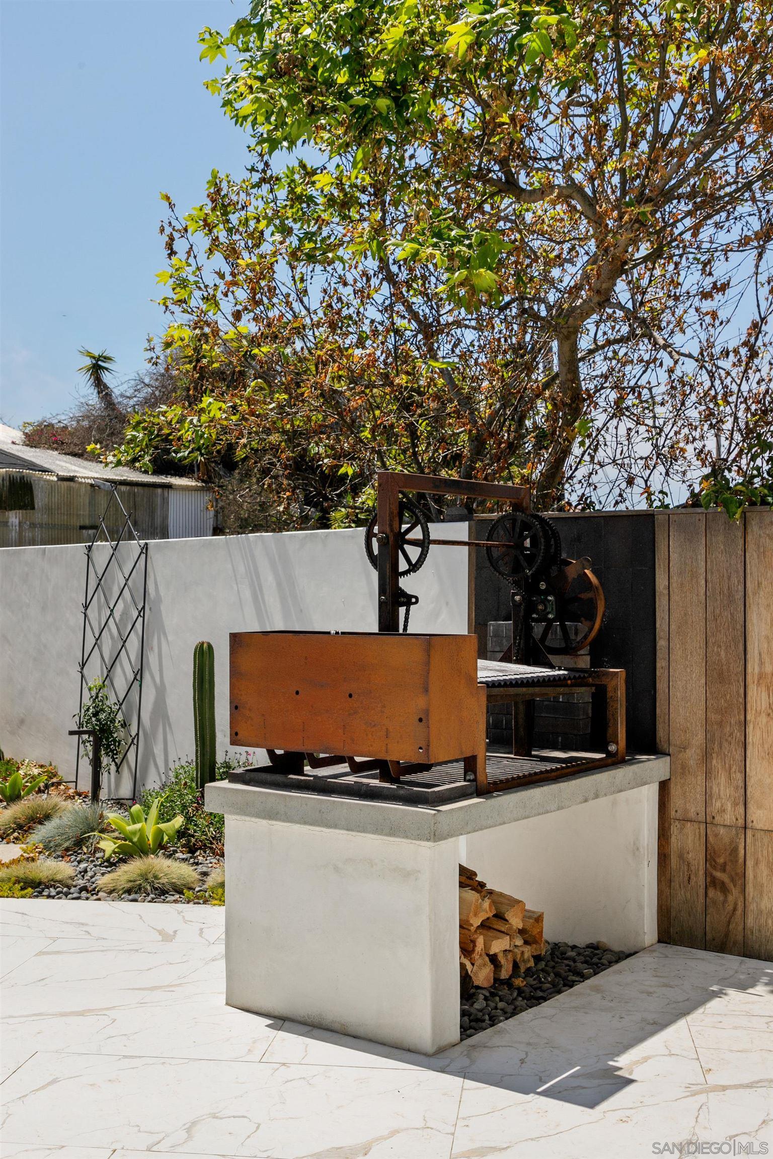 Detail Gallery Image 15 of 34 For 809  Sandy Court, Encinitas,  CA 92024 - 4 Beds | 3/1 Baths