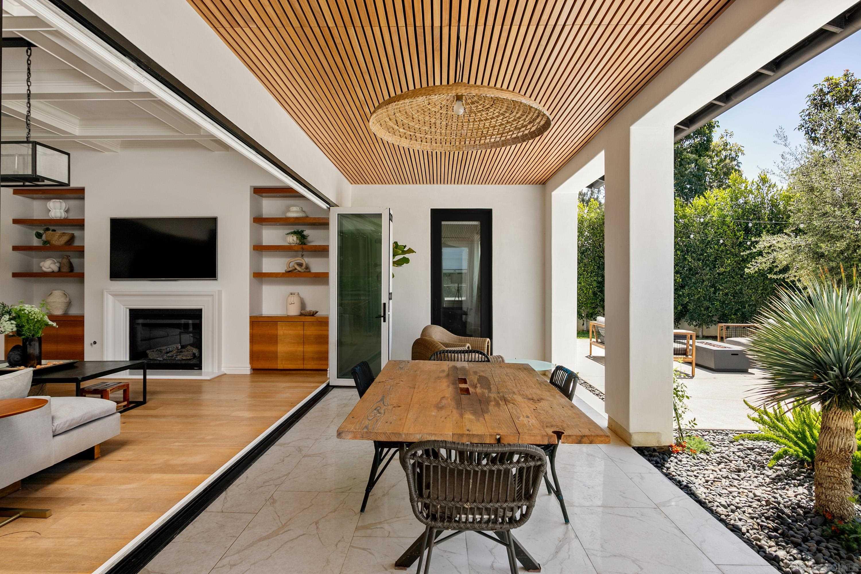 Detail Gallery Image 3 of 34 For 809  Sandy Court, Encinitas,  CA 92024 - 4 Beds | 3/1 Baths