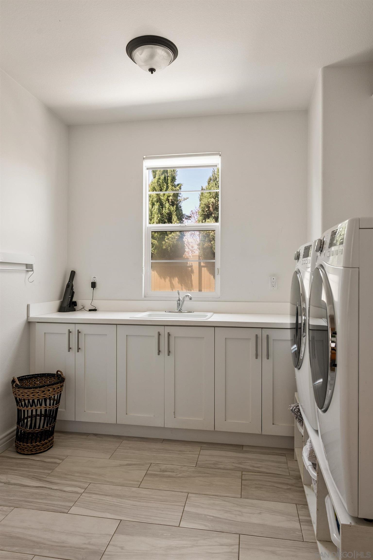 Detail Gallery Image 21 of 34 For 809  Sandy Court, Encinitas,  CA 92024 - 4 Beds | 3/1 Baths