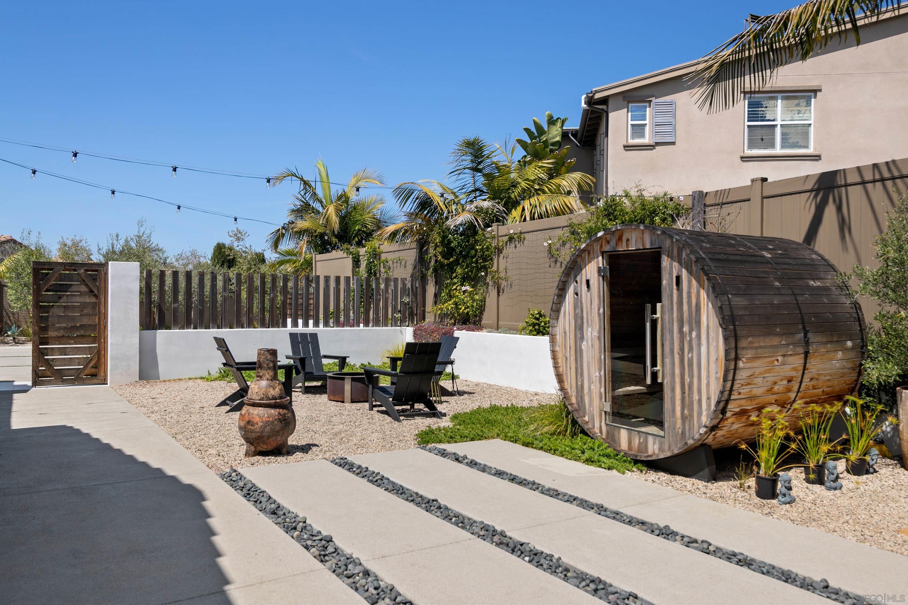 Detail Gallery Image 4 of 34 For 809  Sandy Court, Encinitas,  CA 92024 - 4 Beds | 3/1 Baths