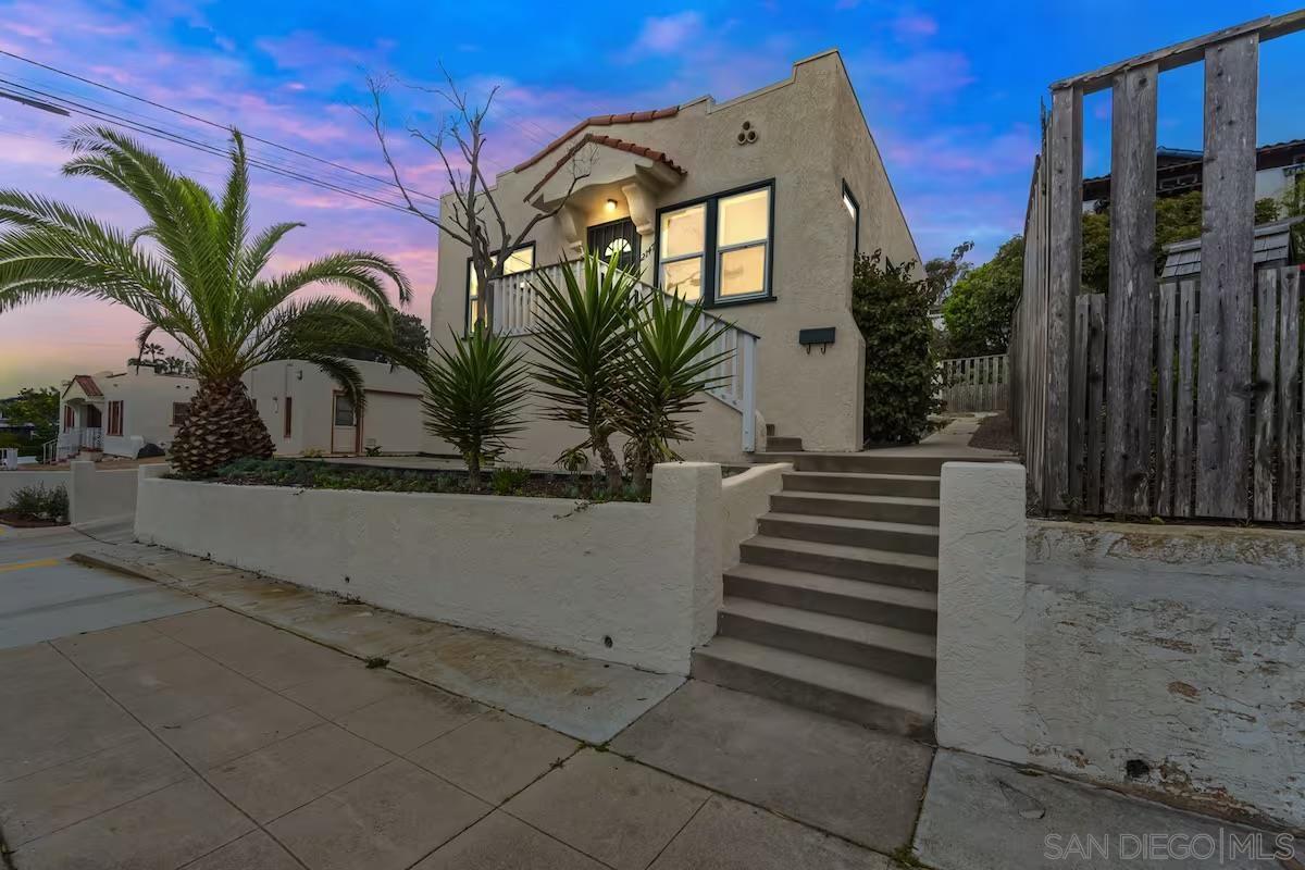 Detail Gallery Image 2 of 21 For 2147  Guizot, San Diego,  CA 92107 - 2 Beds | 1 Baths