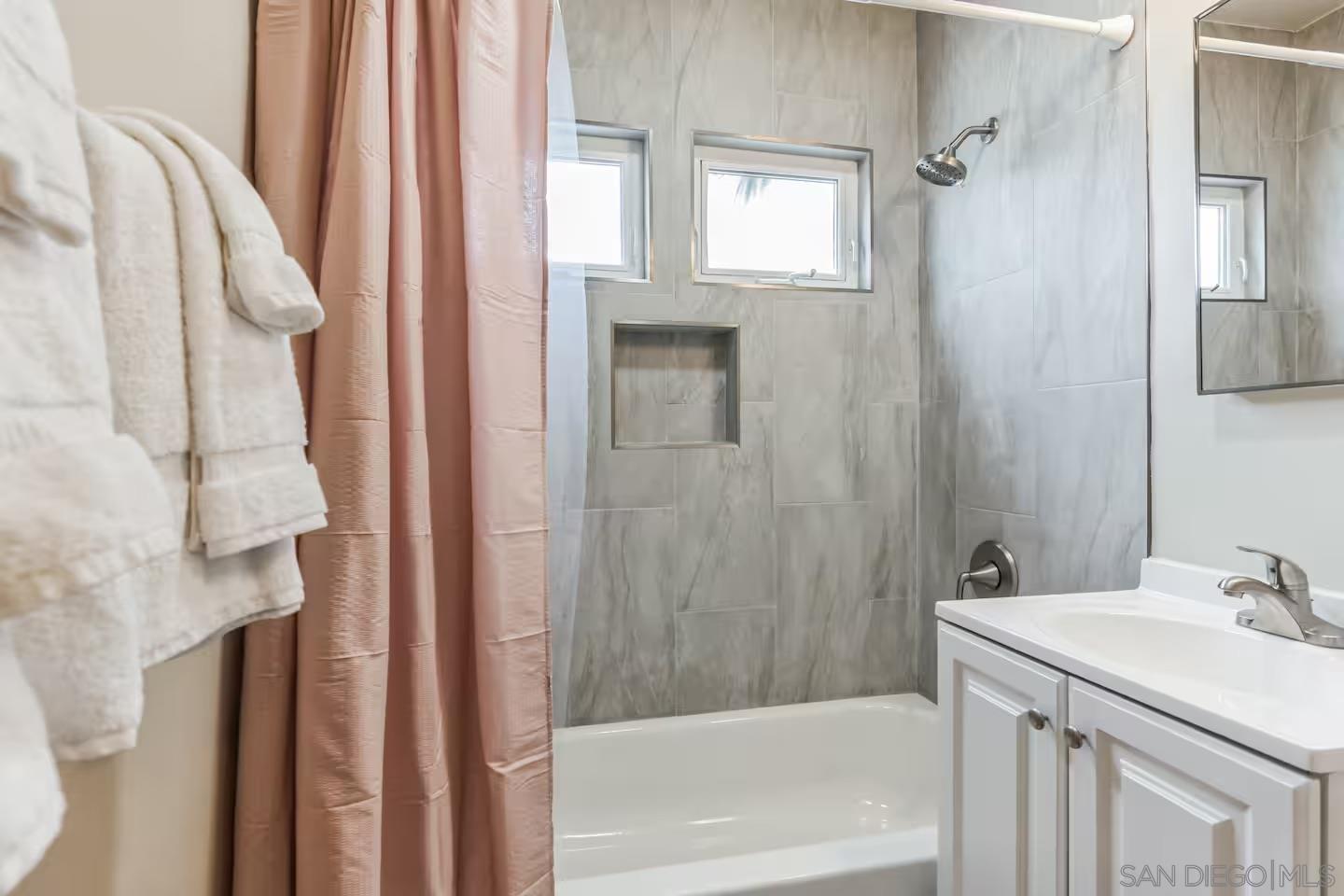 Detail Gallery Image 14 of 21 For 2147  Guizot, San Diego,  CA 92107 - 2 Beds | 1 Baths