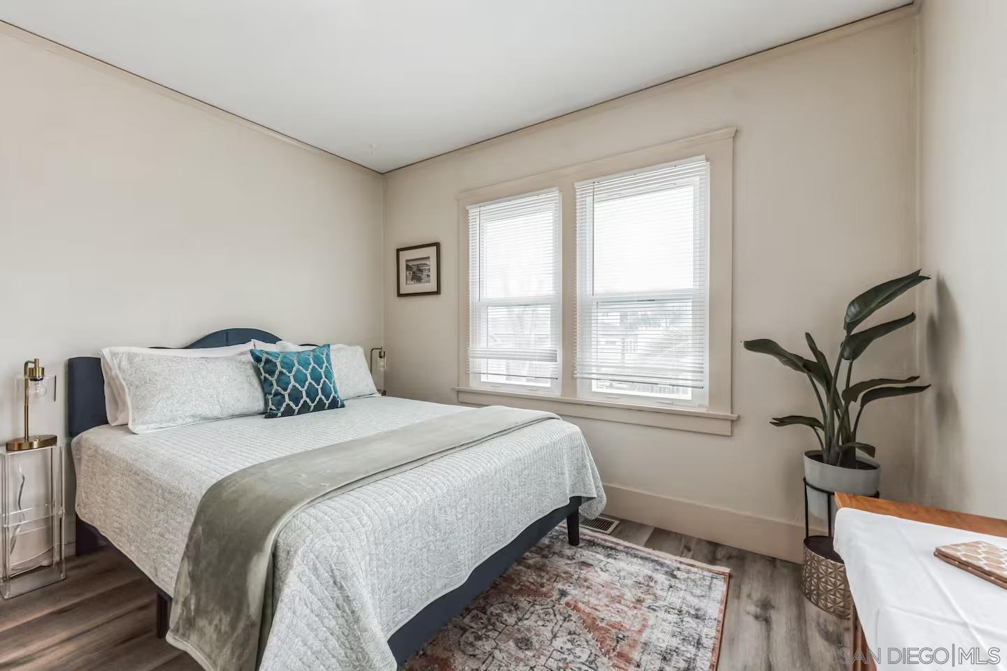 Detail Gallery Image 4 of 21 For 2147  Guizot, San Diego,  CA 92107 - 2 Beds | 1 Baths