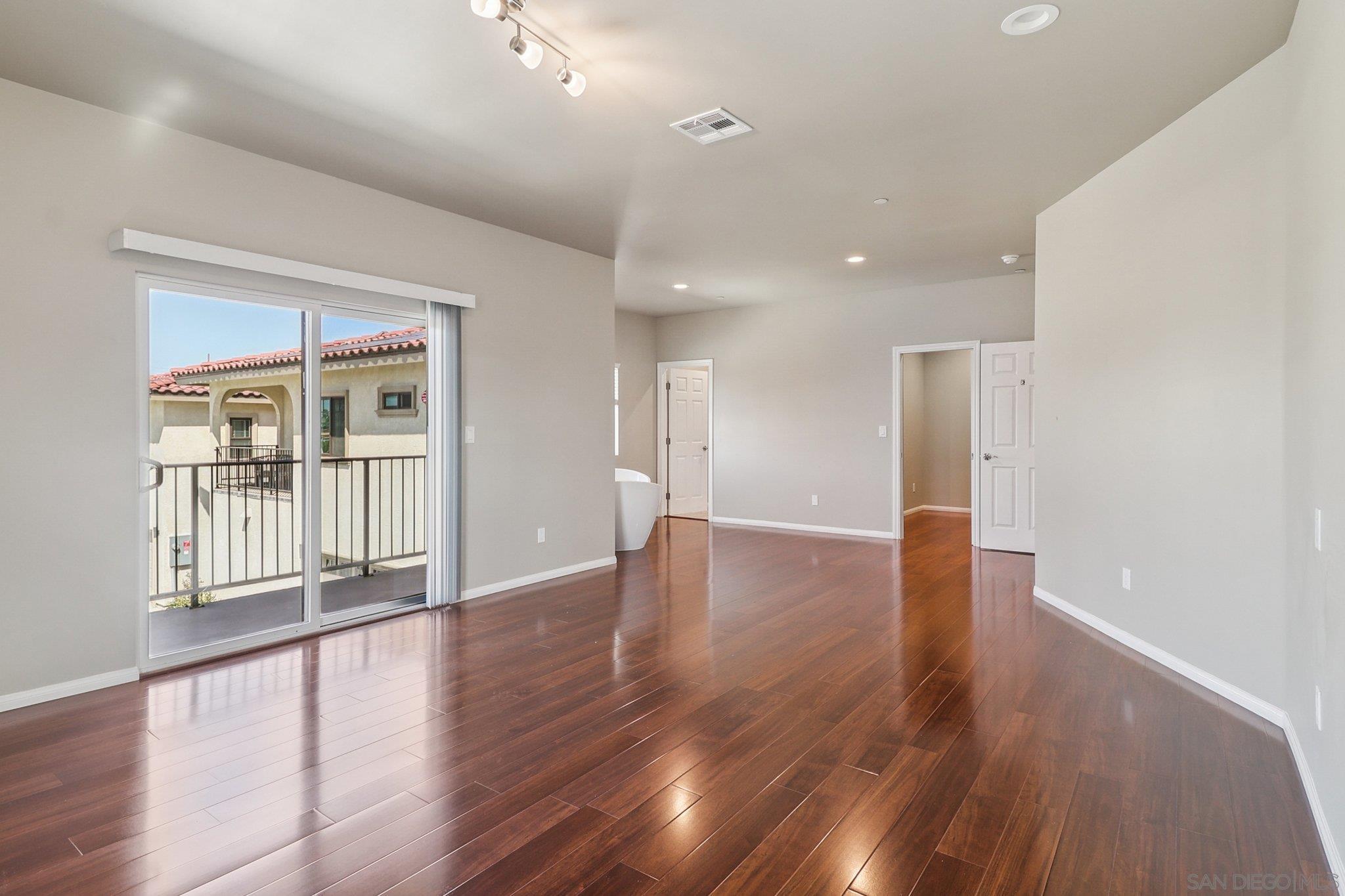 Detail Gallery Image 16 of 57 For 859  Florida St, Imperial Beach,  CA 91932 - 7 Beds | 5 Baths