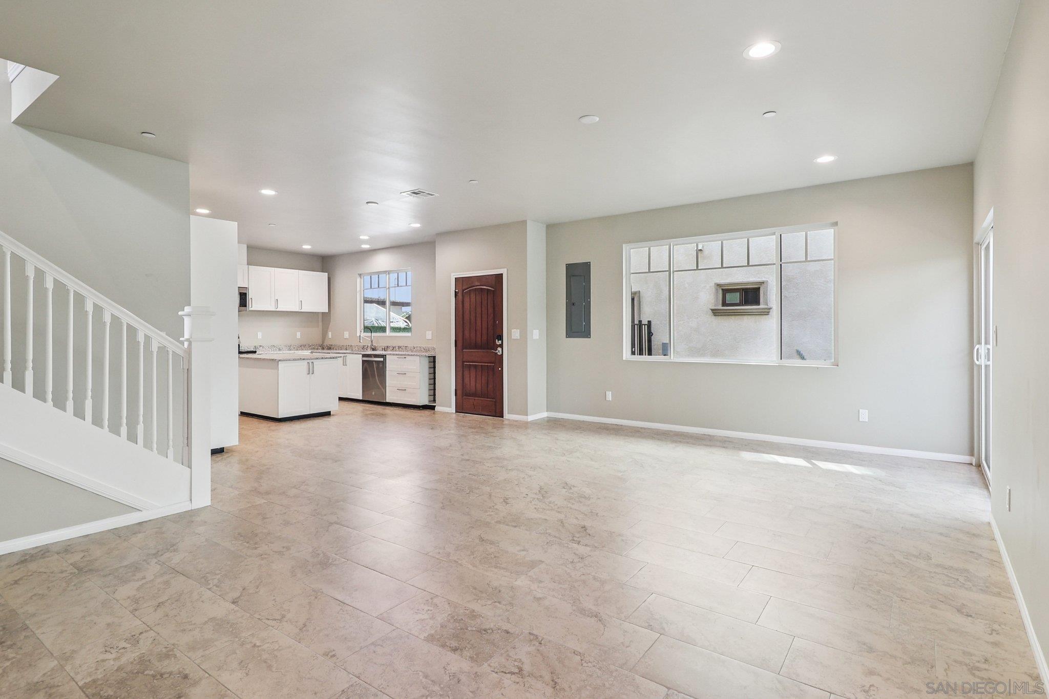 Detail Gallery Image 6 of 57 For 859  Florida St, Imperial Beach,  CA 91932 - 7 Beds | 5 Baths