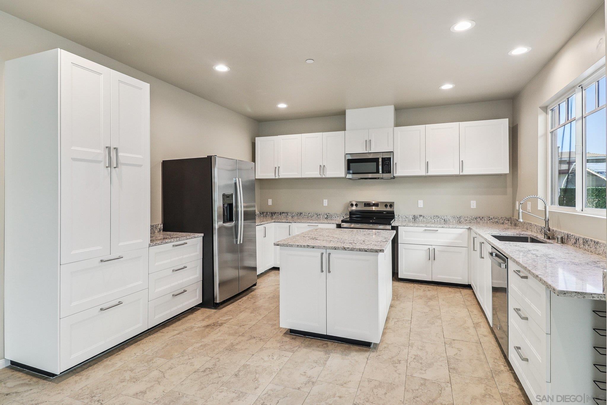 Detail Gallery Image 9 of 57 For 859  Florida St, Imperial Beach,  CA 91932 - 7 Beds | 5 Baths