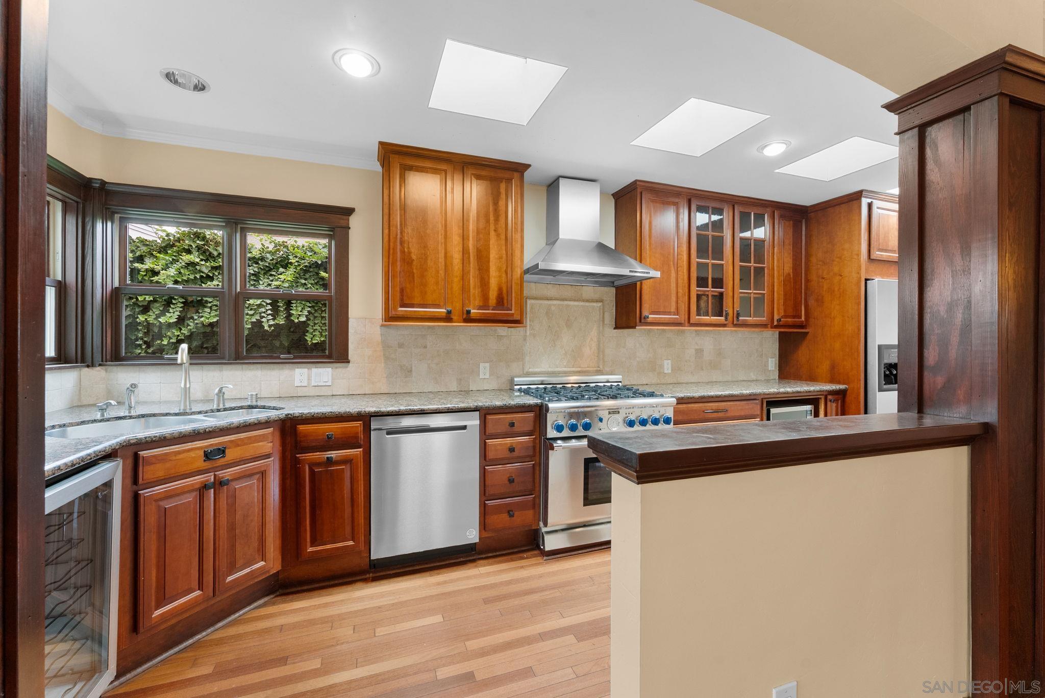 Detail Gallery Image 4 of 19 For 3330  Collier Ave  1, San Diego,  CA 92116 - 3 Beds | 2 Baths