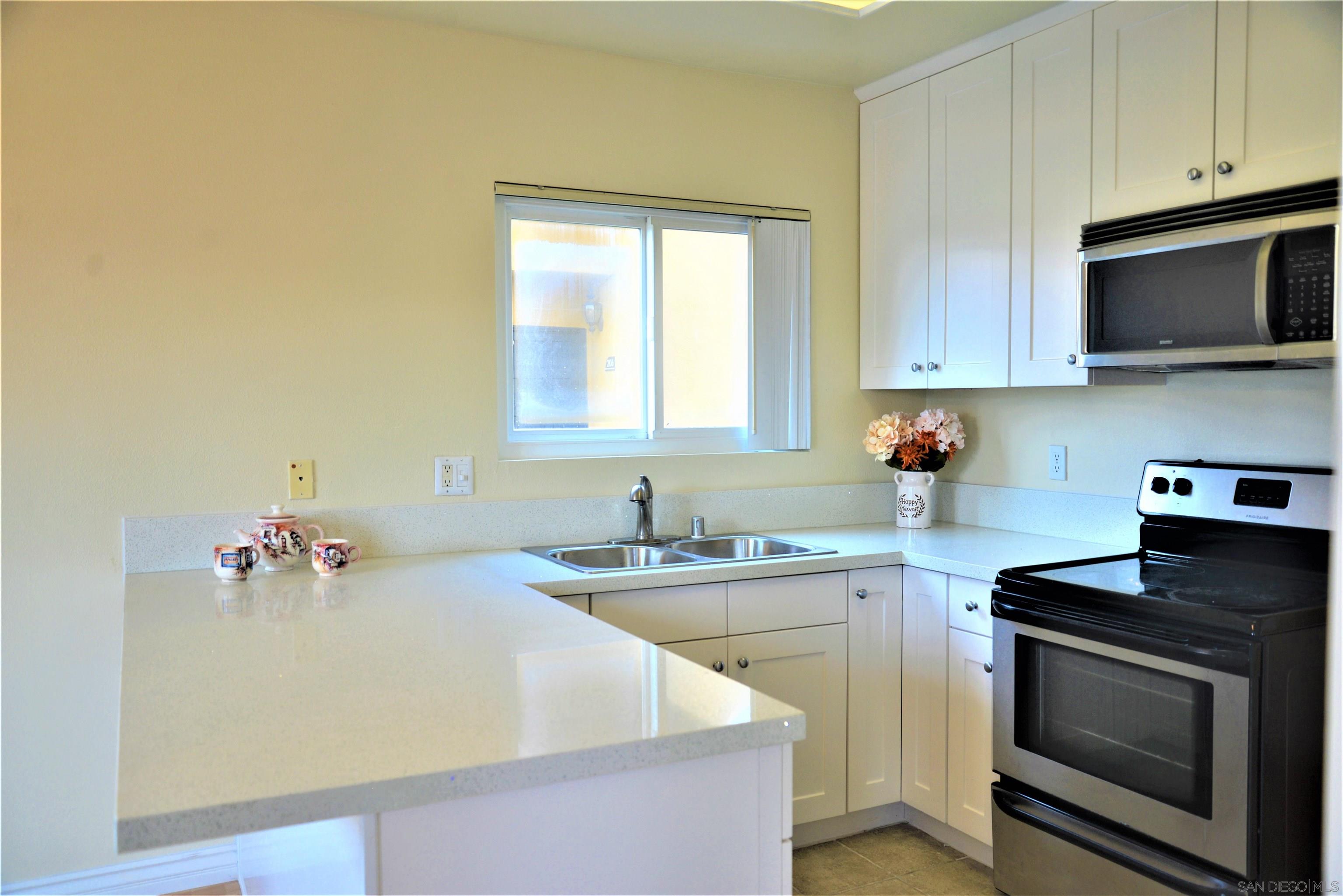 Detail Gallery Image 4 of 25 For 17199  W. Bernardo Drive  205, San Diego,  CA 92127 - 2 Beds | 1 Baths