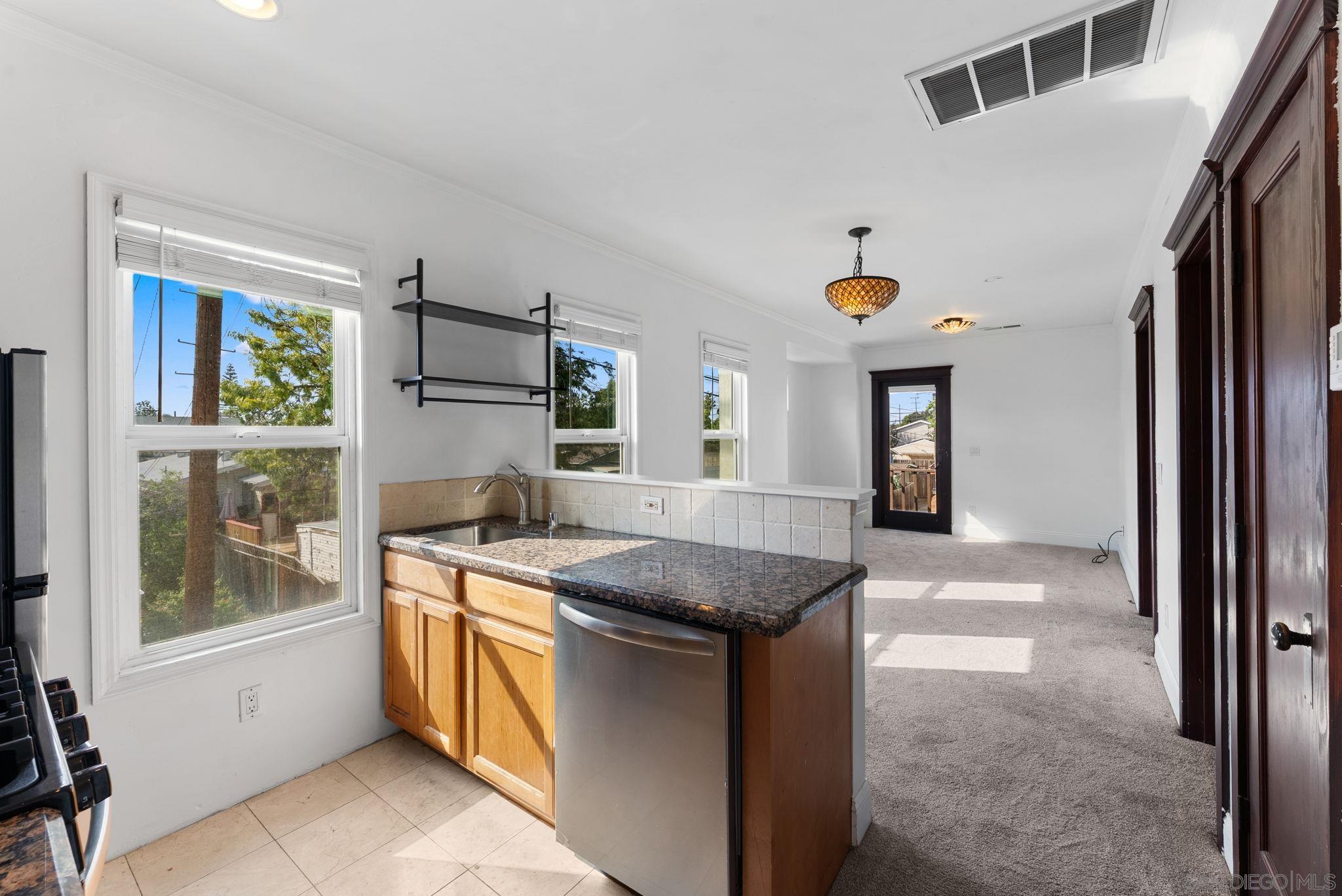 Detail Gallery Image 4 of 11 For 3330  Collier Ave  2, San Diego,  CA 92116 - 2 Beds | 1 Baths