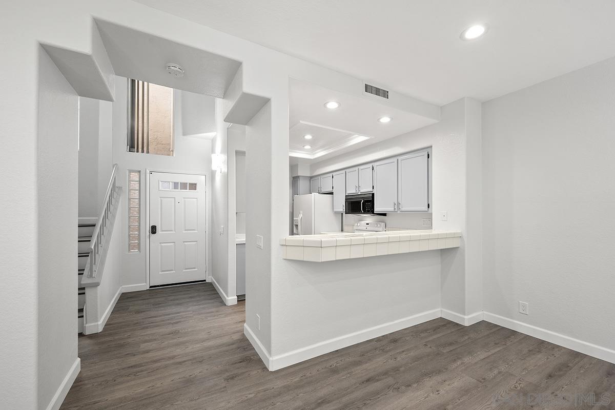 Detail Gallery Image 6 of 48 For 7274  Shoreline Dr  117, San Diego,  CA 92122 - 2 Beds | 2/1 Baths