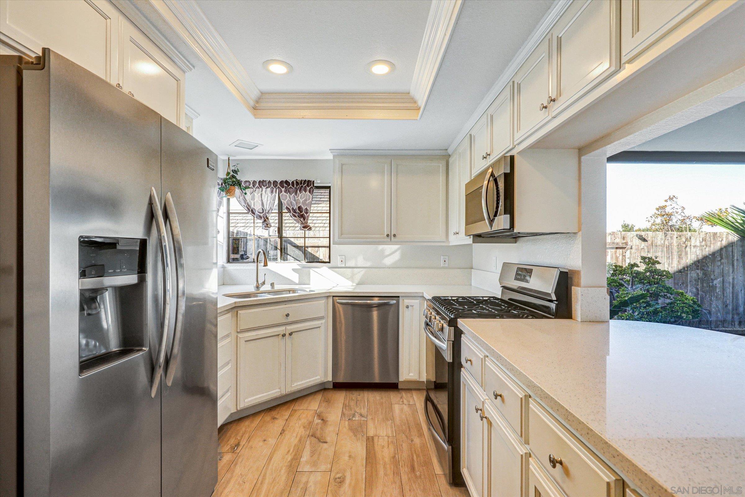 Detail Gallery Image 5 of 28 For 9488  Hiker Hill Rd, San Diego,  CA 92129 - 2 Beds | 1/1 Baths