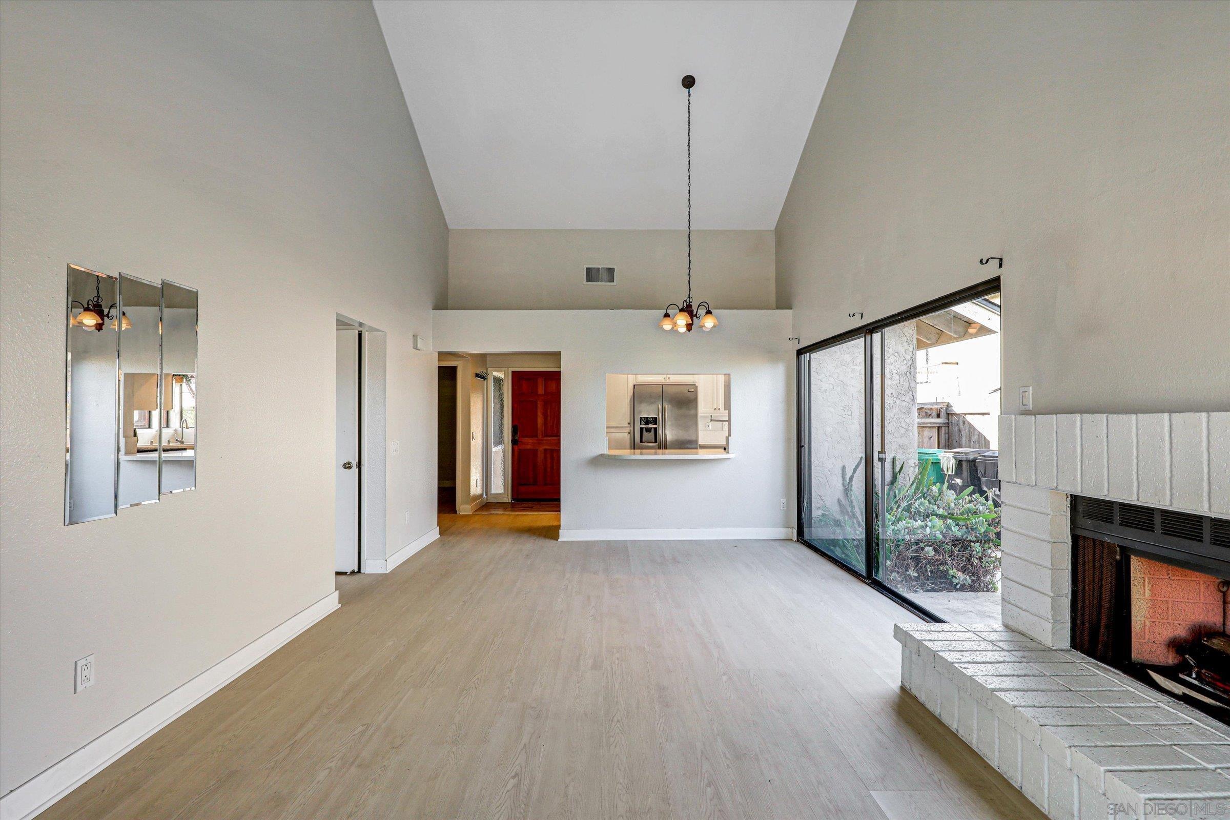 Detail Gallery Image 10 of 28 For 9488  Hiker Hill Rd, San Diego,  CA 92129 - 2 Beds | 1/1 Baths