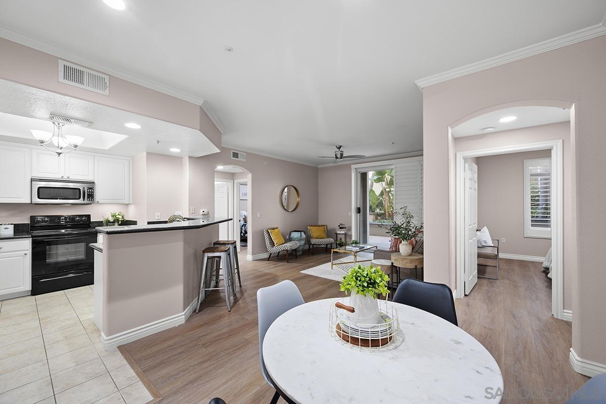 Detail Gallery Image 12 of 59 For 4165  Executive Dr  #F107,  La Jolla,  CA 92037 - 2 Beds | 2 Baths