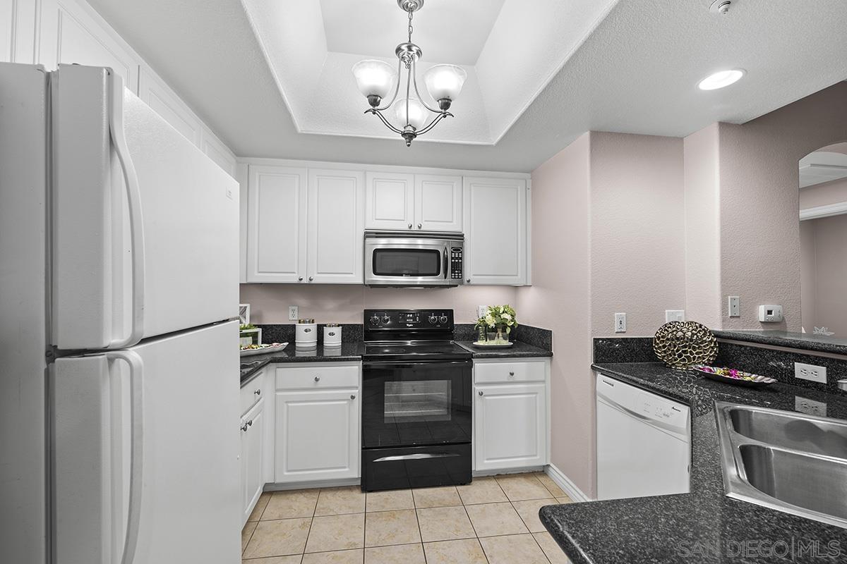 Detail Gallery Image 18 of 59 For 4165  Executive Dr  #F107,  La Jolla,  CA 92037 - 2 Beds | 2 Baths