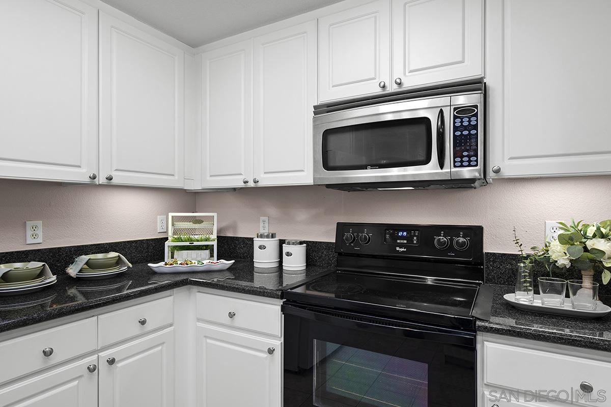 Detail Gallery Image 19 of 59 For 4165  Executive Dr  #F107,  La Jolla,  CA 92037 - 2 Beds | 2 Baths