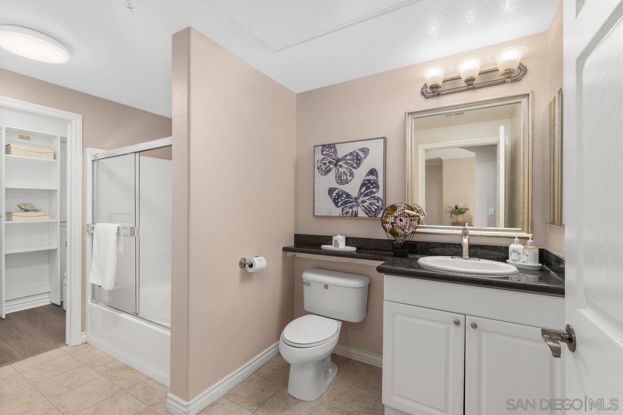 Detail Gallery Image 16 of 40 For 4165  Executive Dr  #F107,  La Jolla,  CA 92037 - 2 Beds | 2 Baths