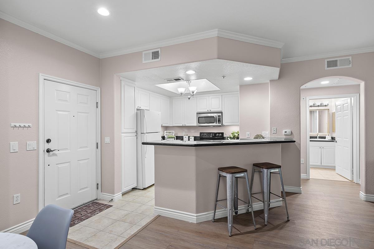 Detail Gallery Image 21 of 59 For 4165  Executive Dr  #F107,  La Jolla,  CA 92037 - 2 Beds | 2 Baths