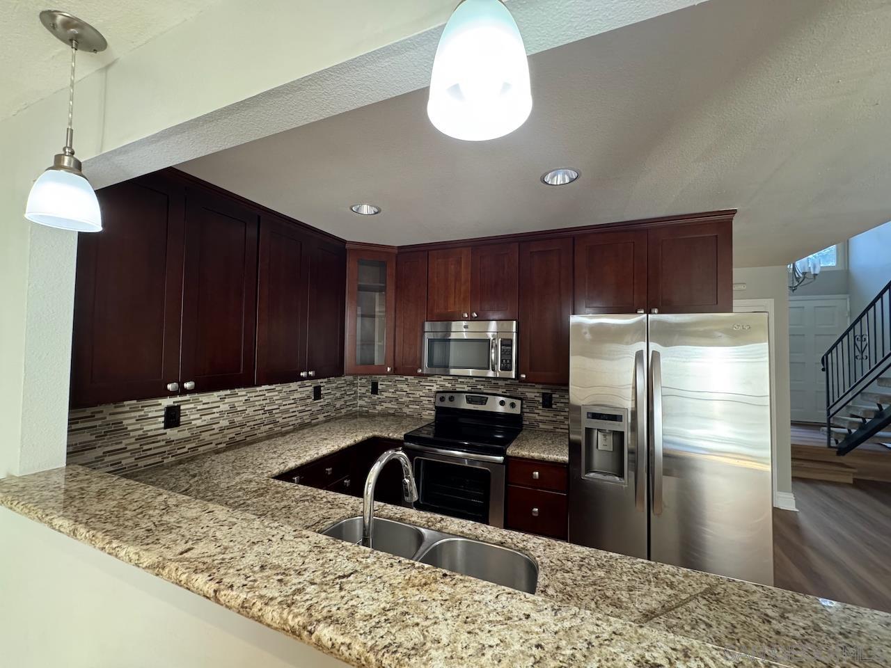 Detail Gallery Image 2 of 24 For 4224  Loma Riviera Ln, San Diego,  CA 92110 - 3 Beds | 2 Baths